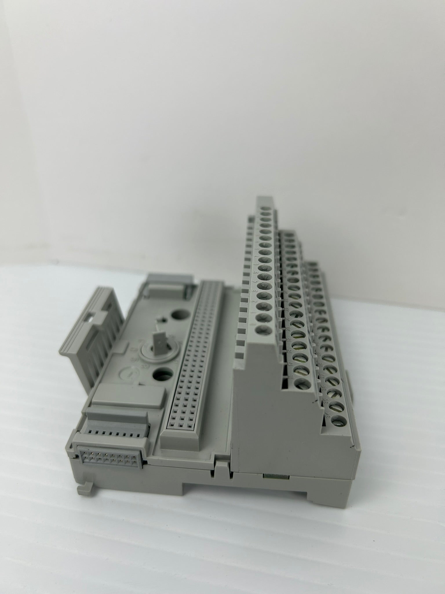 Allen-Bradley 1794-TB3 Terminal Base Series A 120VAC 10A