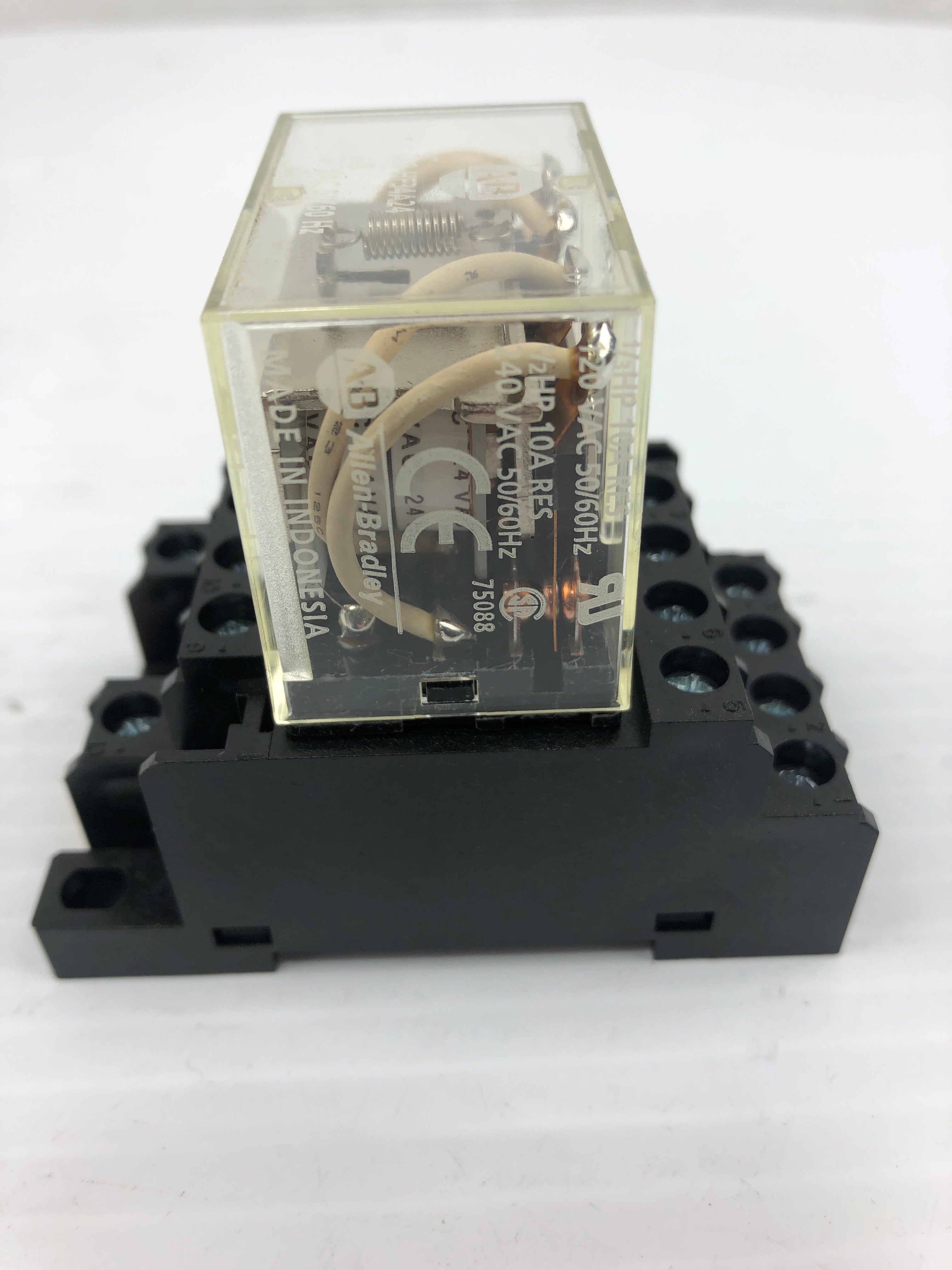 Allen-Bradley Relay 700-HF34A24 with 700-HN139 Series A Base - Lot of 2