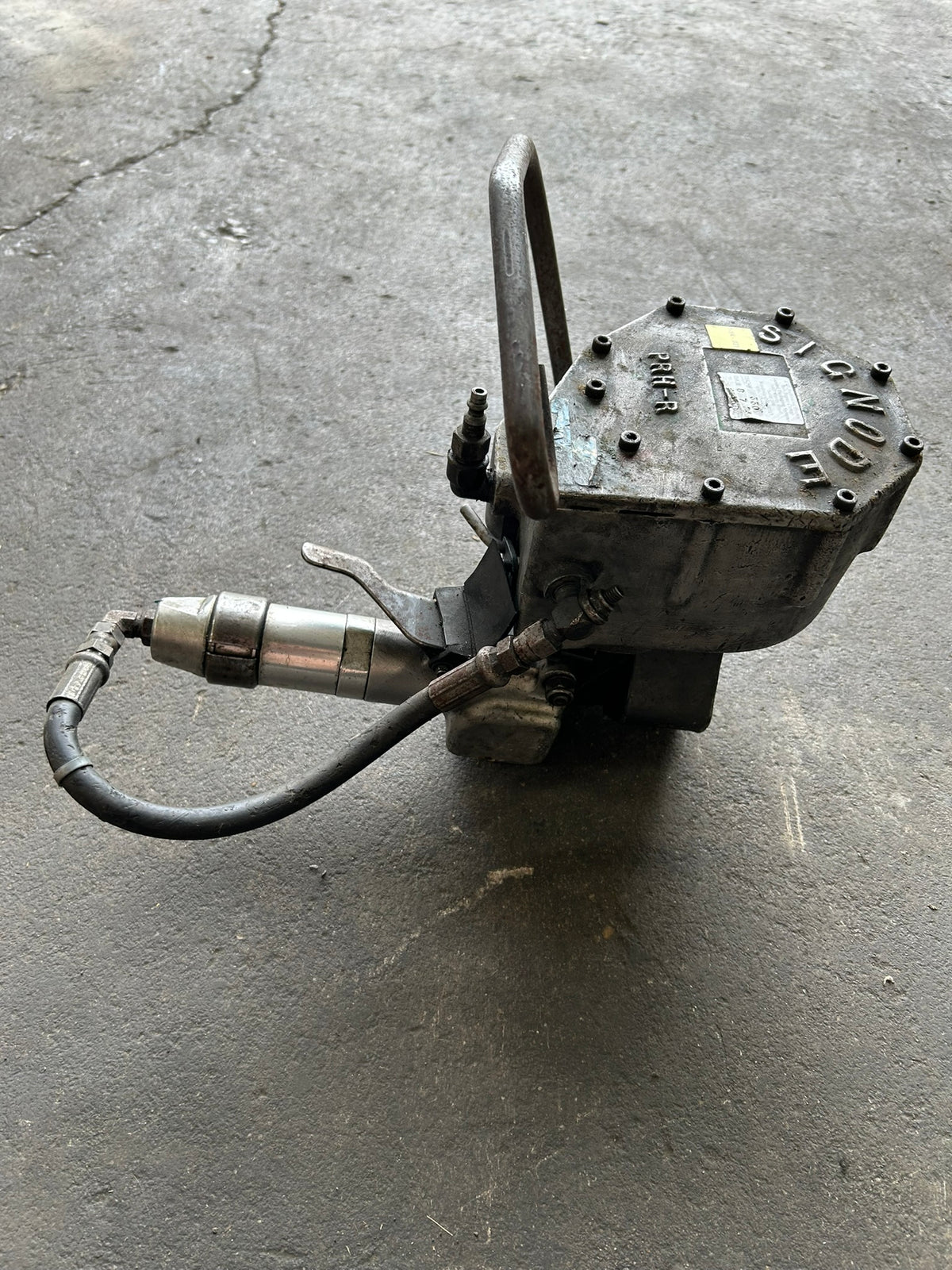Signode PRH-R Pneumatic Combination Strapping Tool 1-1/4" x .031" Steel Strap