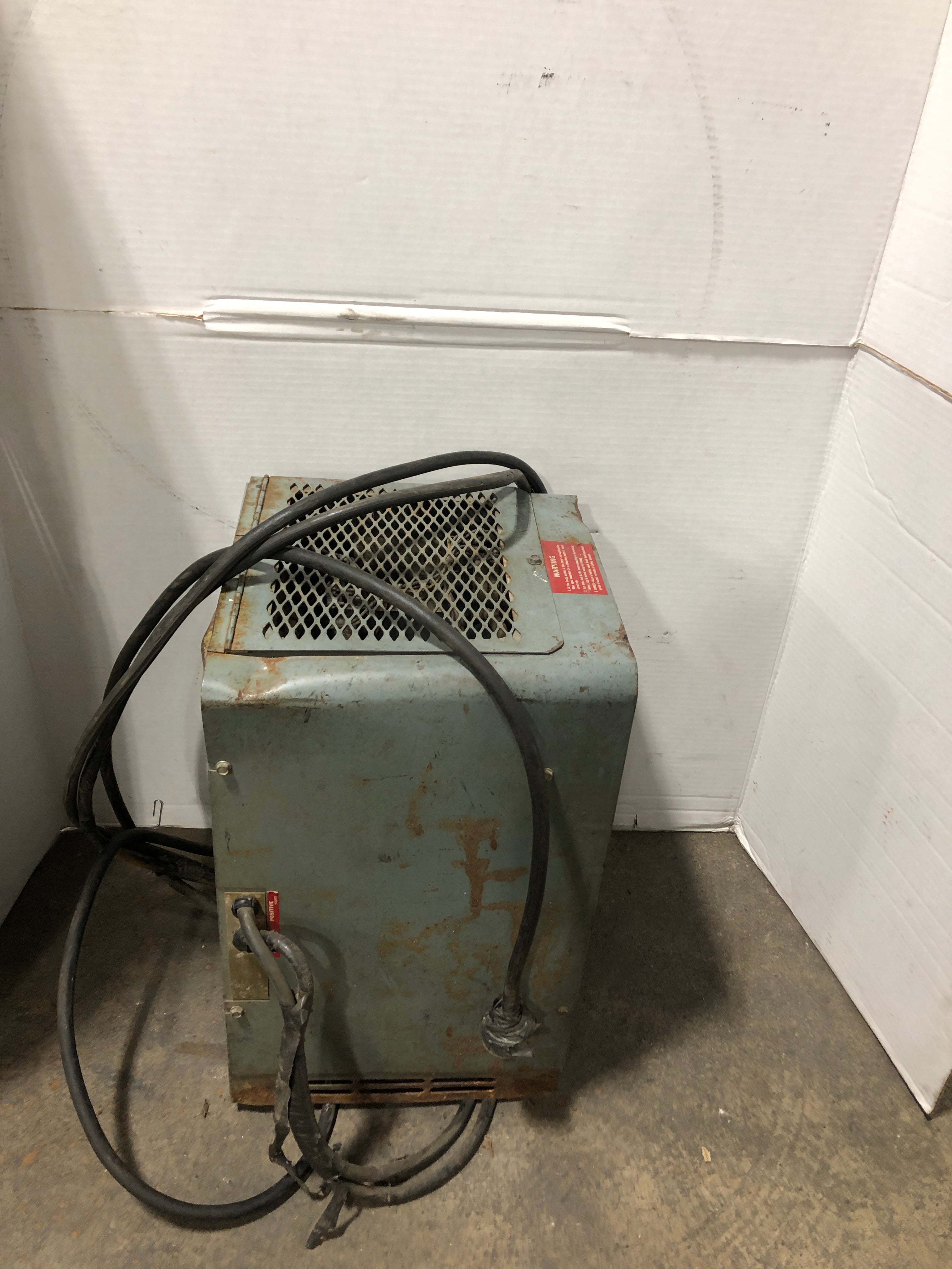 Hobart 1R6-450 Battery Charger Battery Type: LA 1PH 115/208/230V 20/11/10A 60Hz