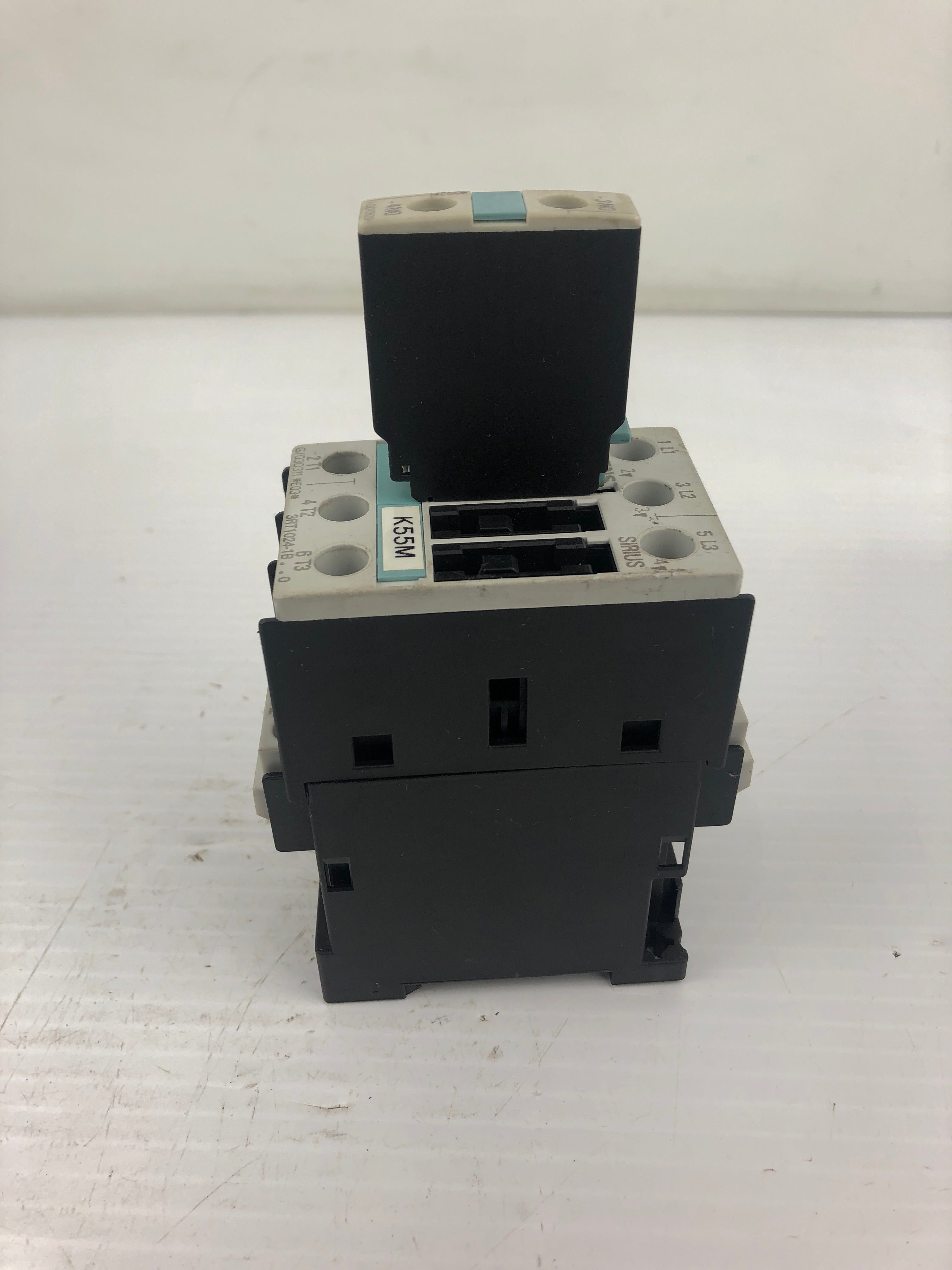 Siemens 3RT1024-1B Contactor with Surge Suppressor LO010529