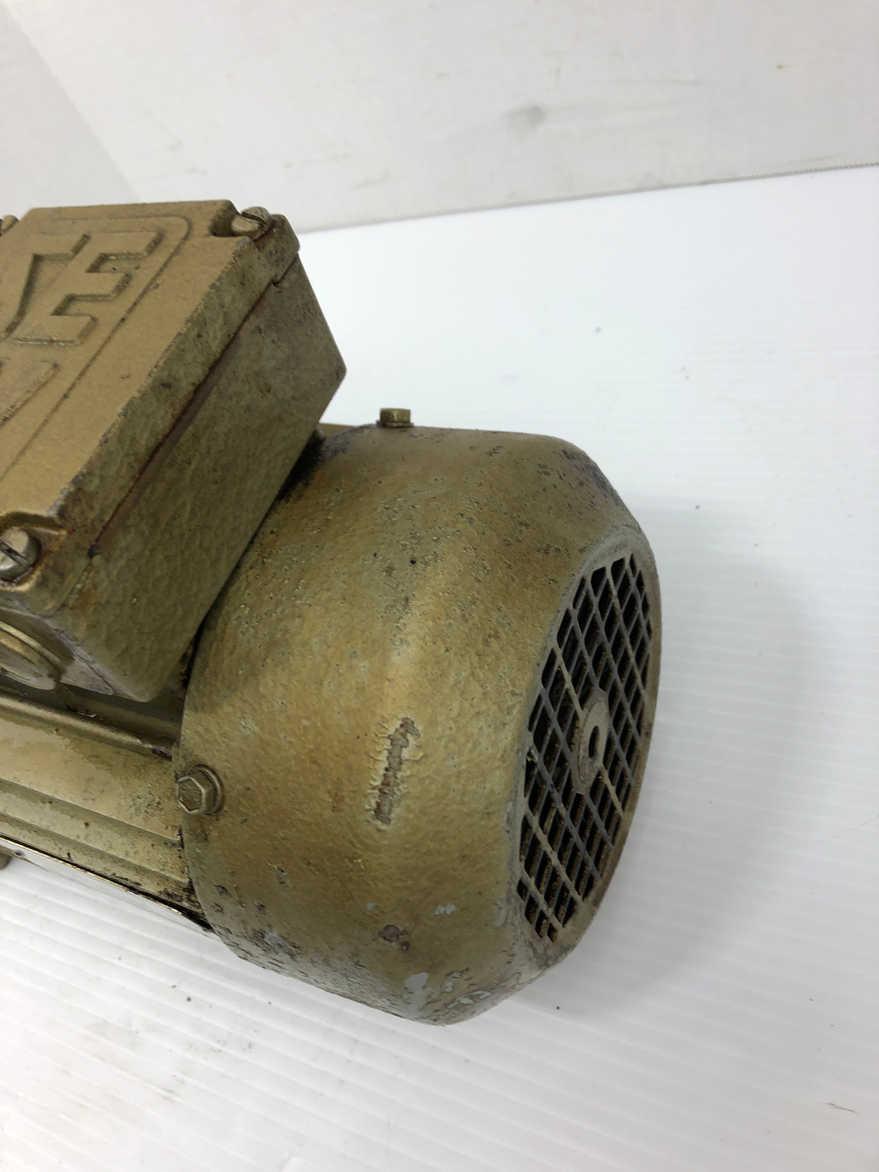 SEW Eurodrive R43DT80K4 Gear Motor 0.55kW 28 RPM 50 Hz 48:44 Ratio