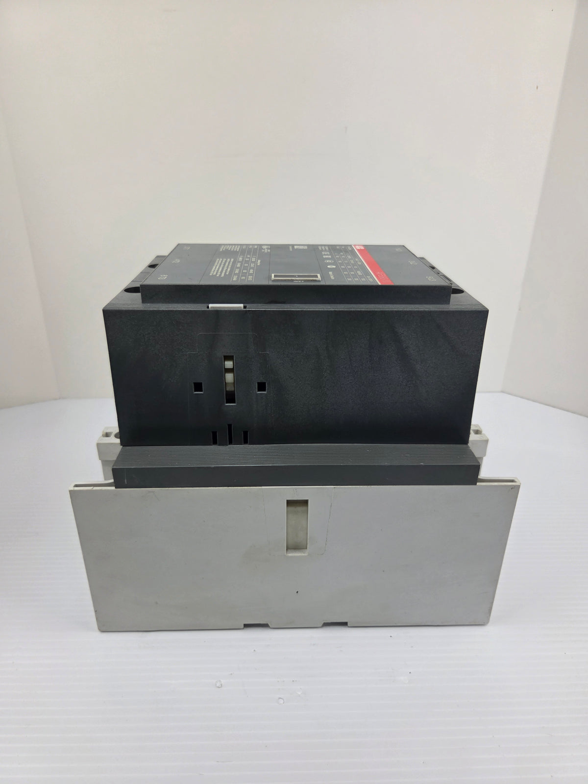 ABB AF580-30 Contactor 3PH 580A AC-3 800A AC-1 3 Pole 100-250VAC/DC Coil 600V
