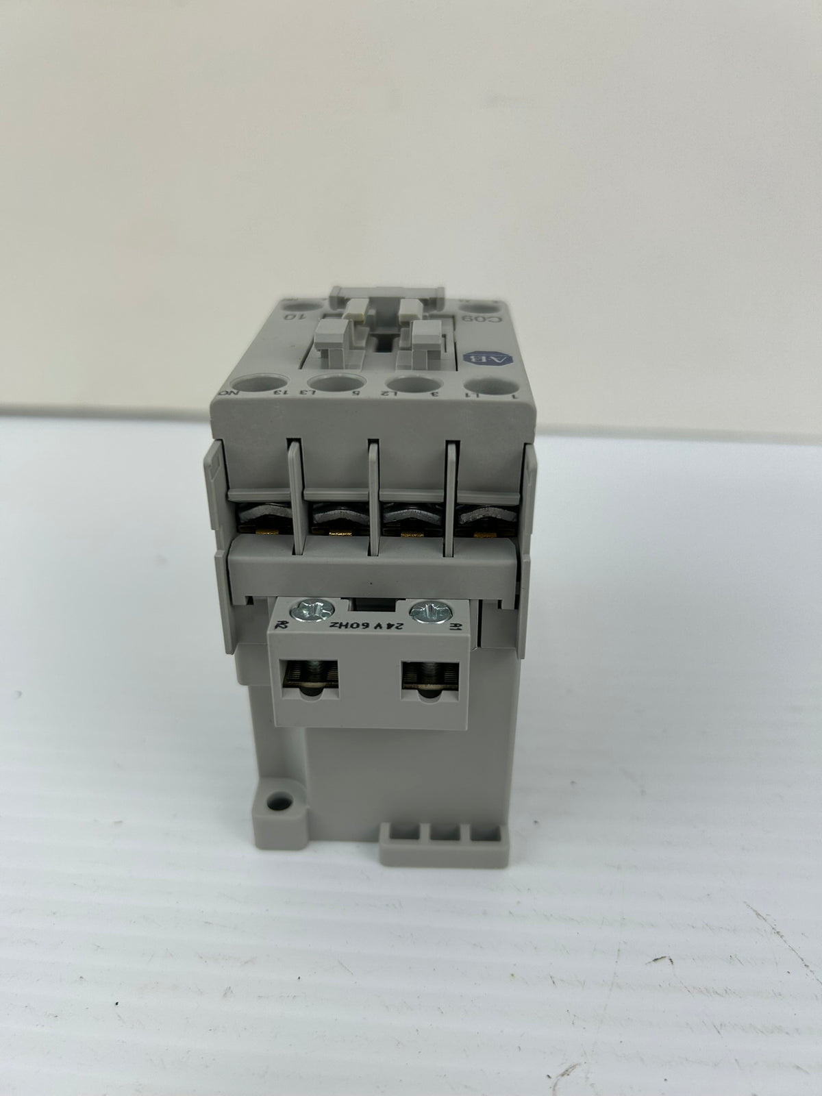 Allen-Bradley 100-C09J10 Series A Contactor 24V 60Hz 3 Pole 9A 1NO Bulletin 100