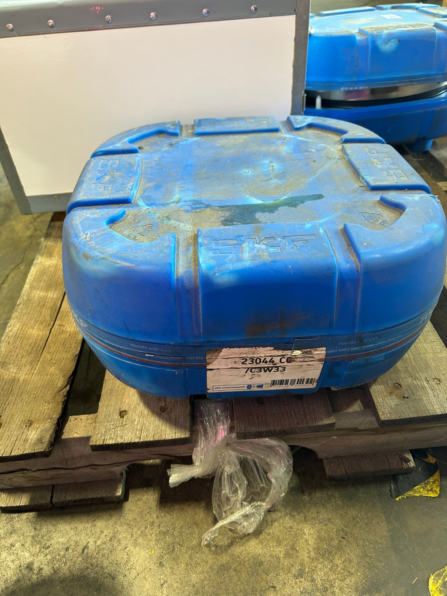 SKF 23044 CC/C3W33 Spherical Roller Bearing 23044CCC3W33 (Replaces CJ, CCJ)