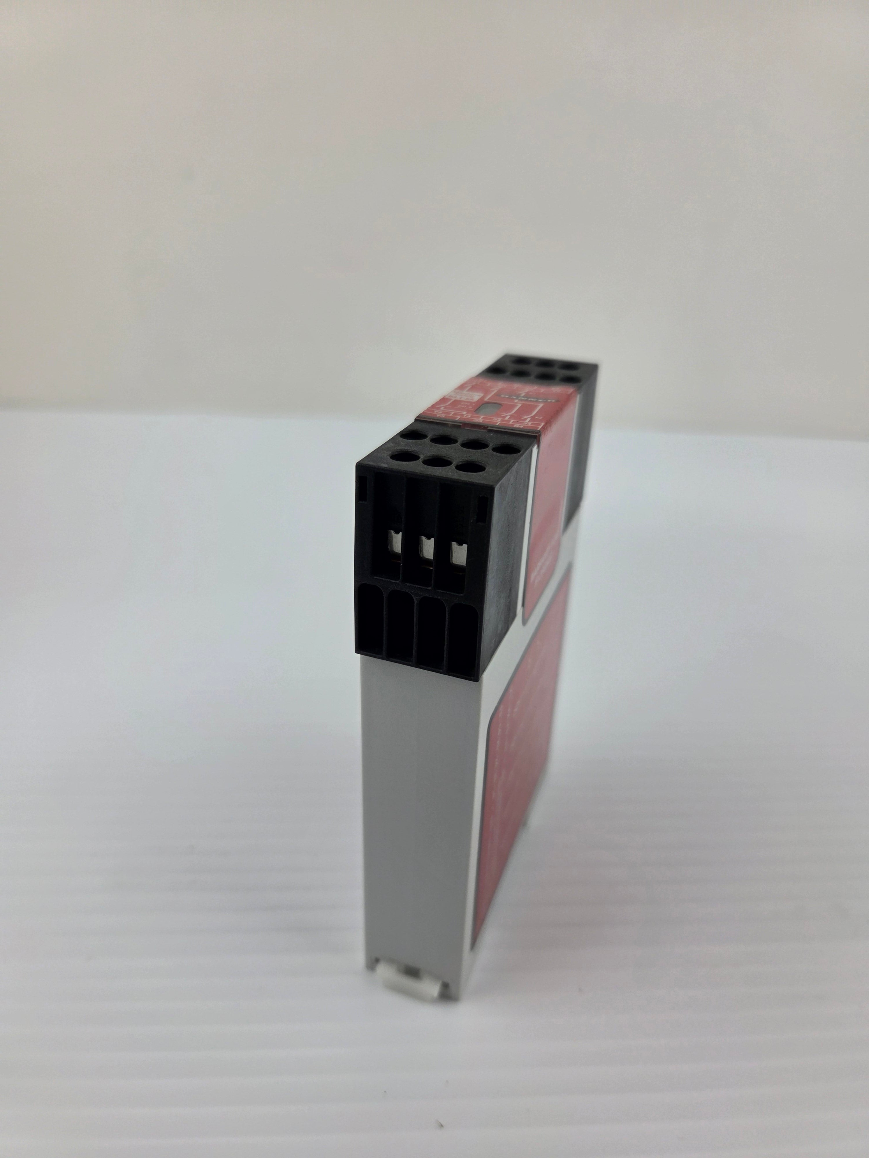 Banner IM-T-9A Interface Module Safety Relay 24VDC 3NO DIN Rail