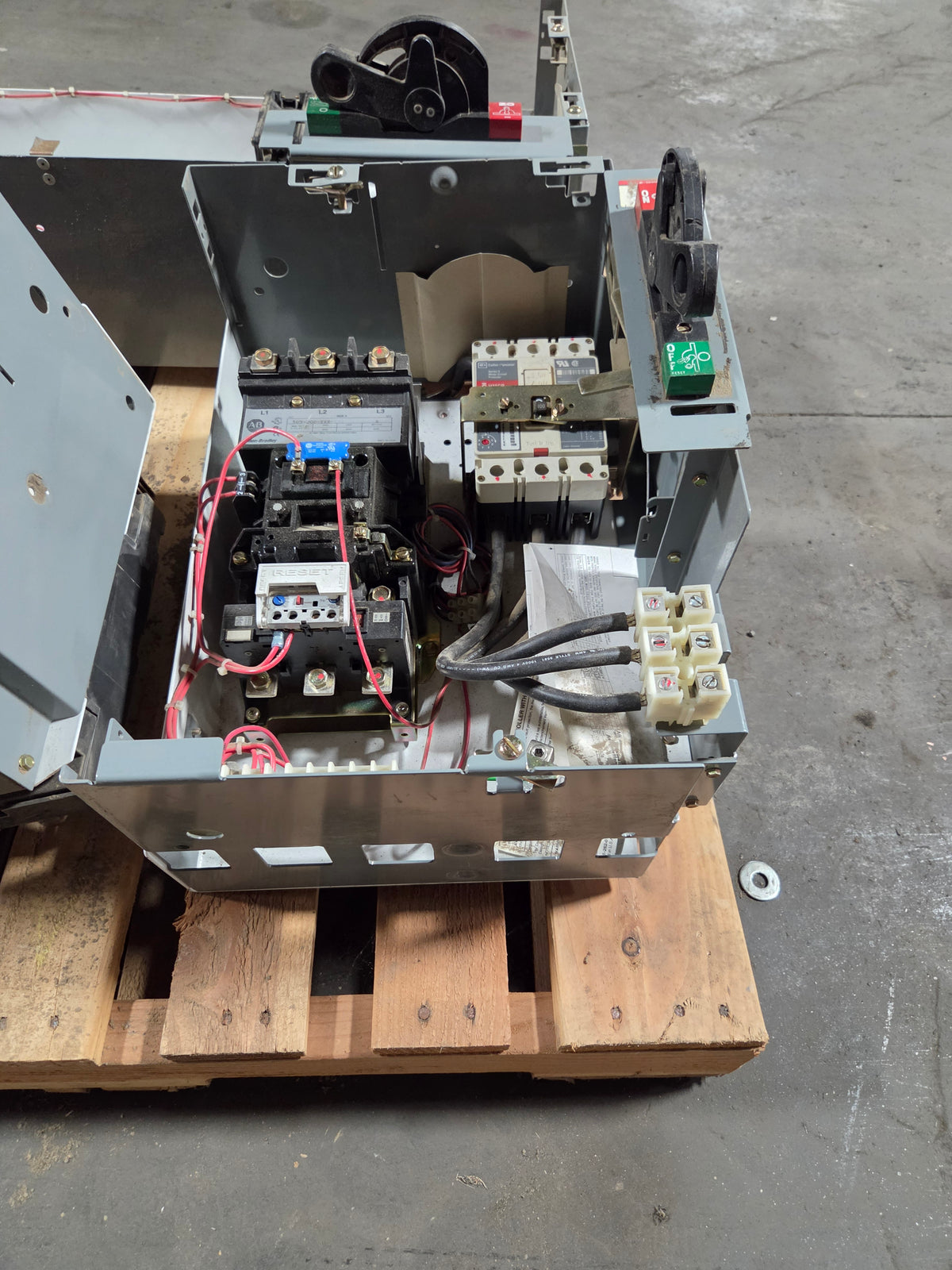 Allen-Bradley MCC Bucket 2113B 30HP 3PH 480V Size 3 FVNR 100A Breaker - No Door