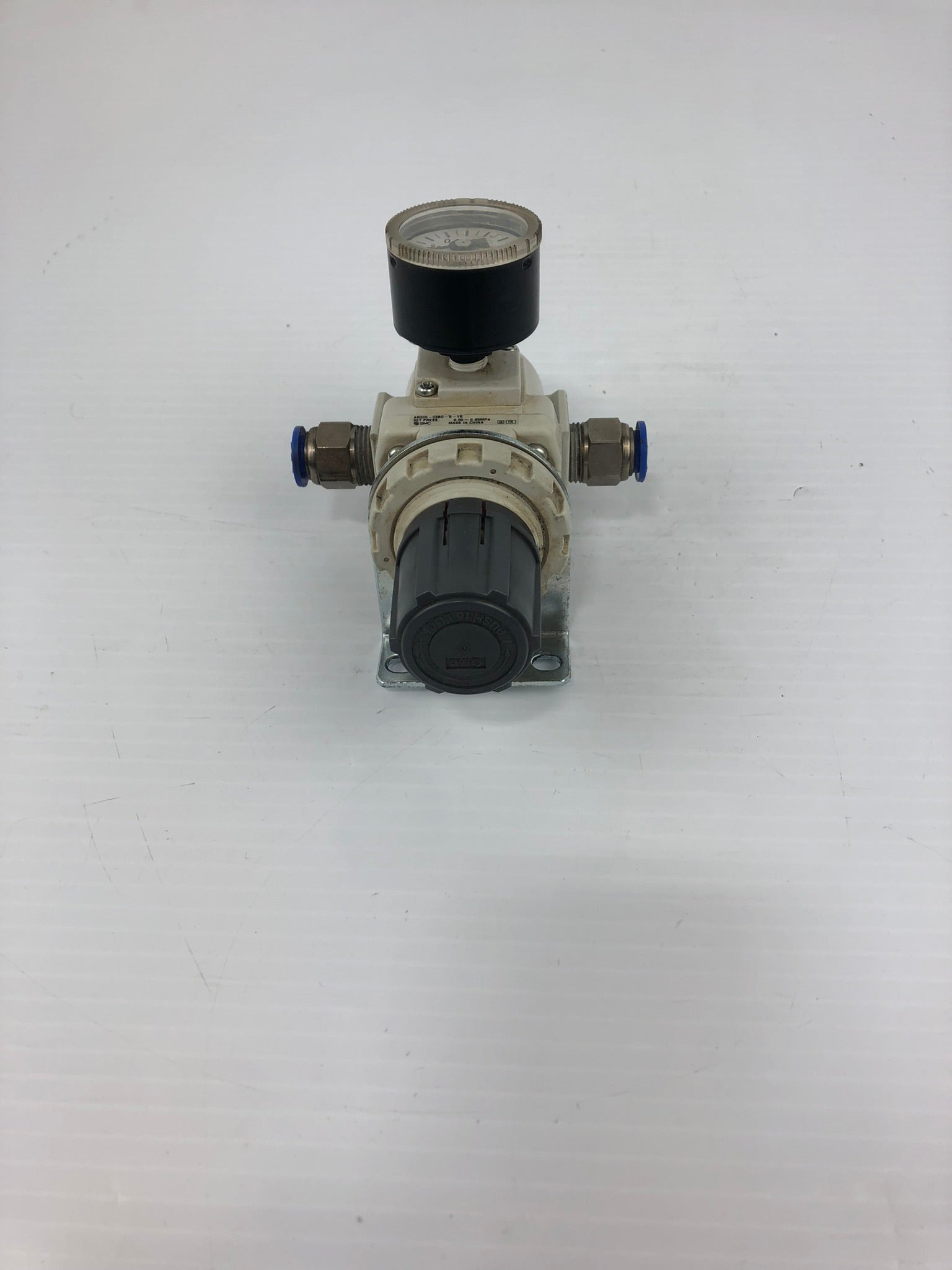SMC AR30K-03BG-B-YB Regulator 0.05 ~ 0.85 MPa