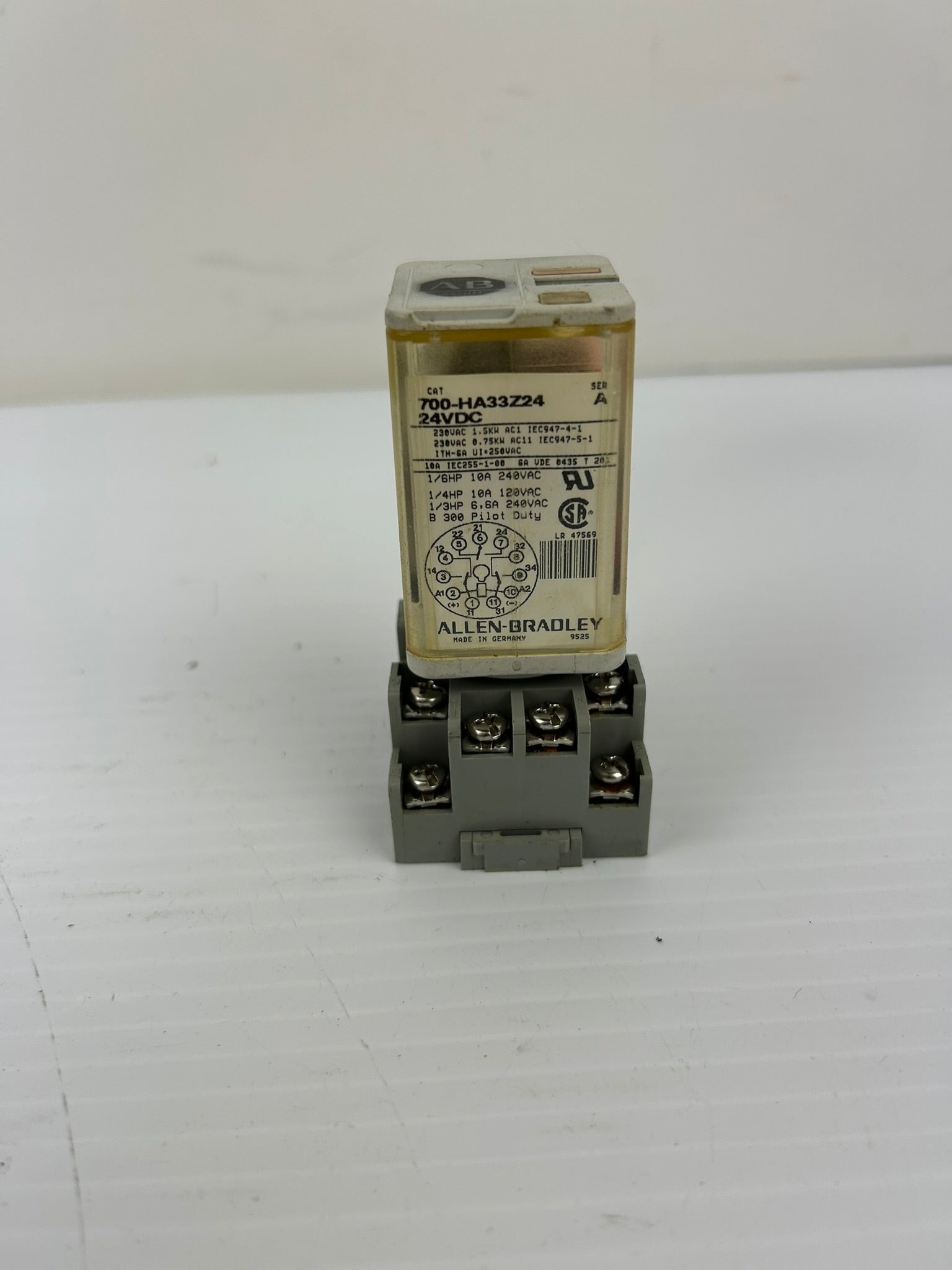 Allen Bradley 700-HA33Z24 Relay Series A with IDEC SR3P-05 Base - Lot of 5