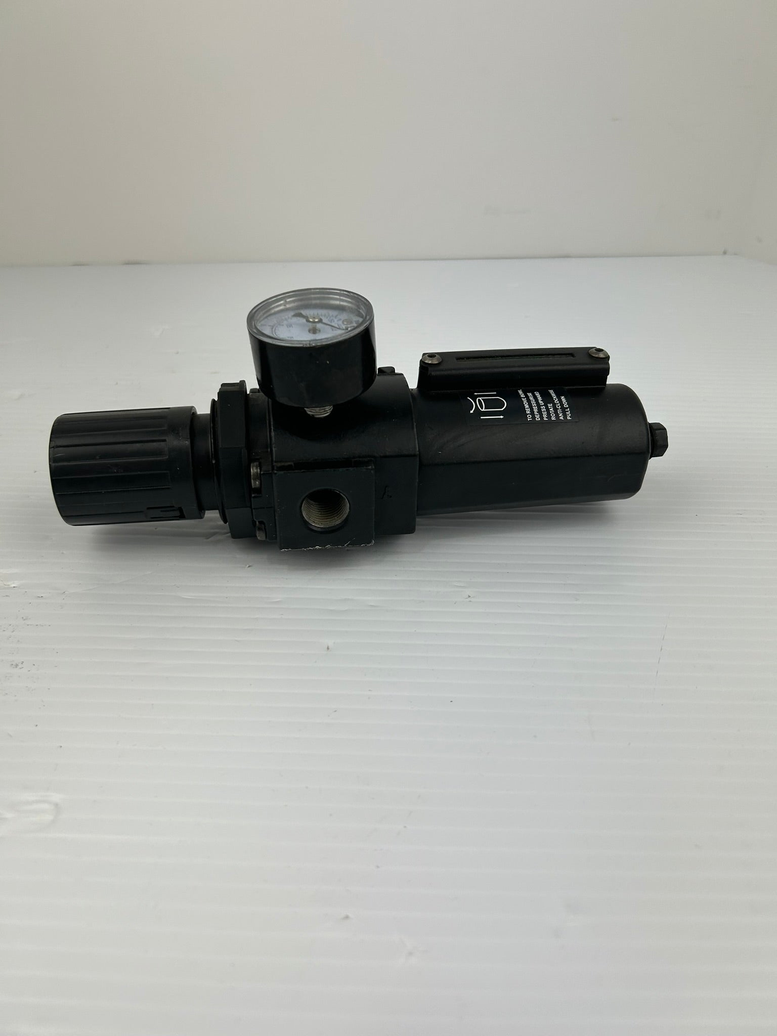 Fleetwood 1220-0401-011 Filter Regulator 3/8 NPT