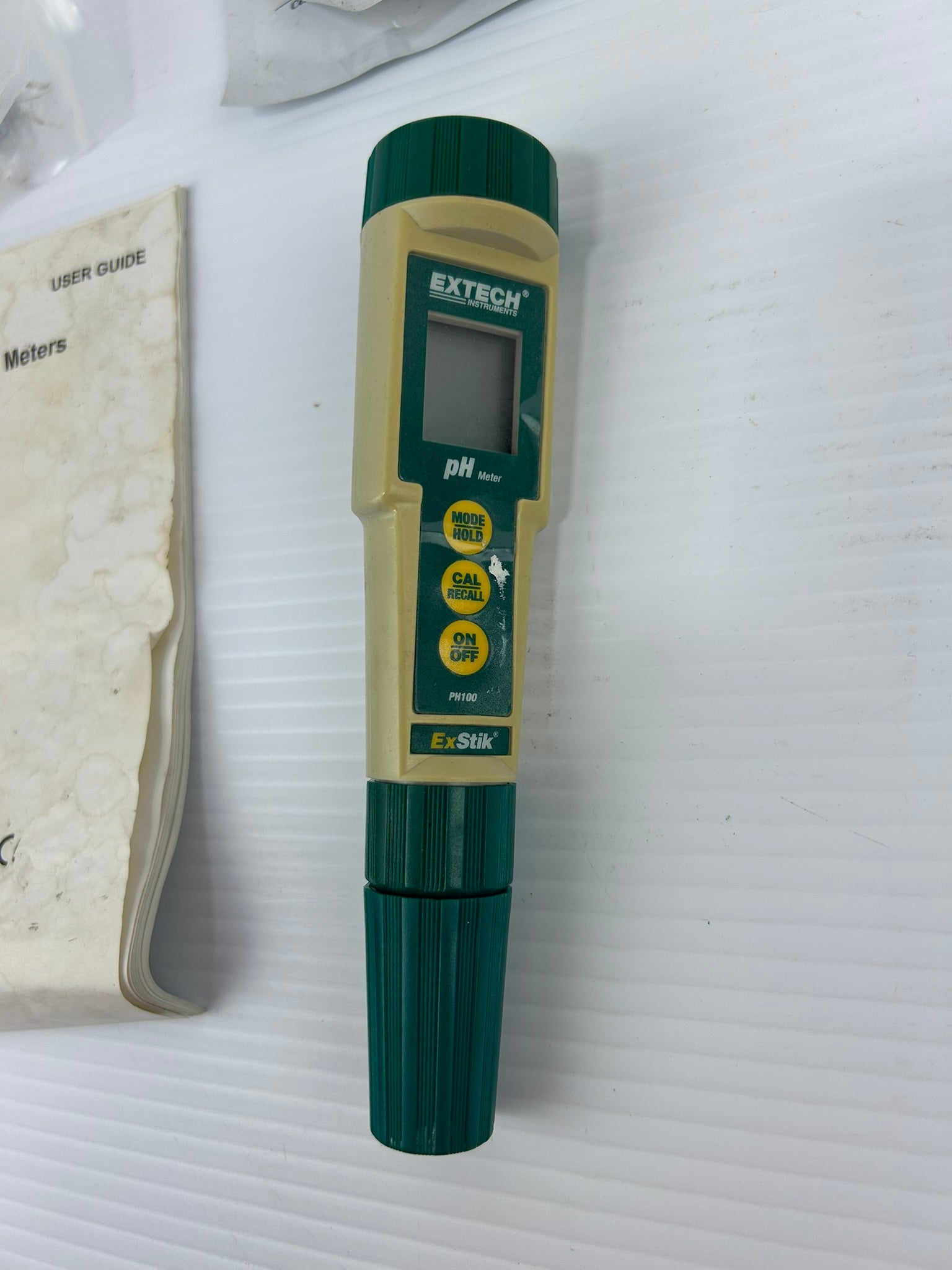 Extech Instruments PH100 ExStik Waterproof pH Meter