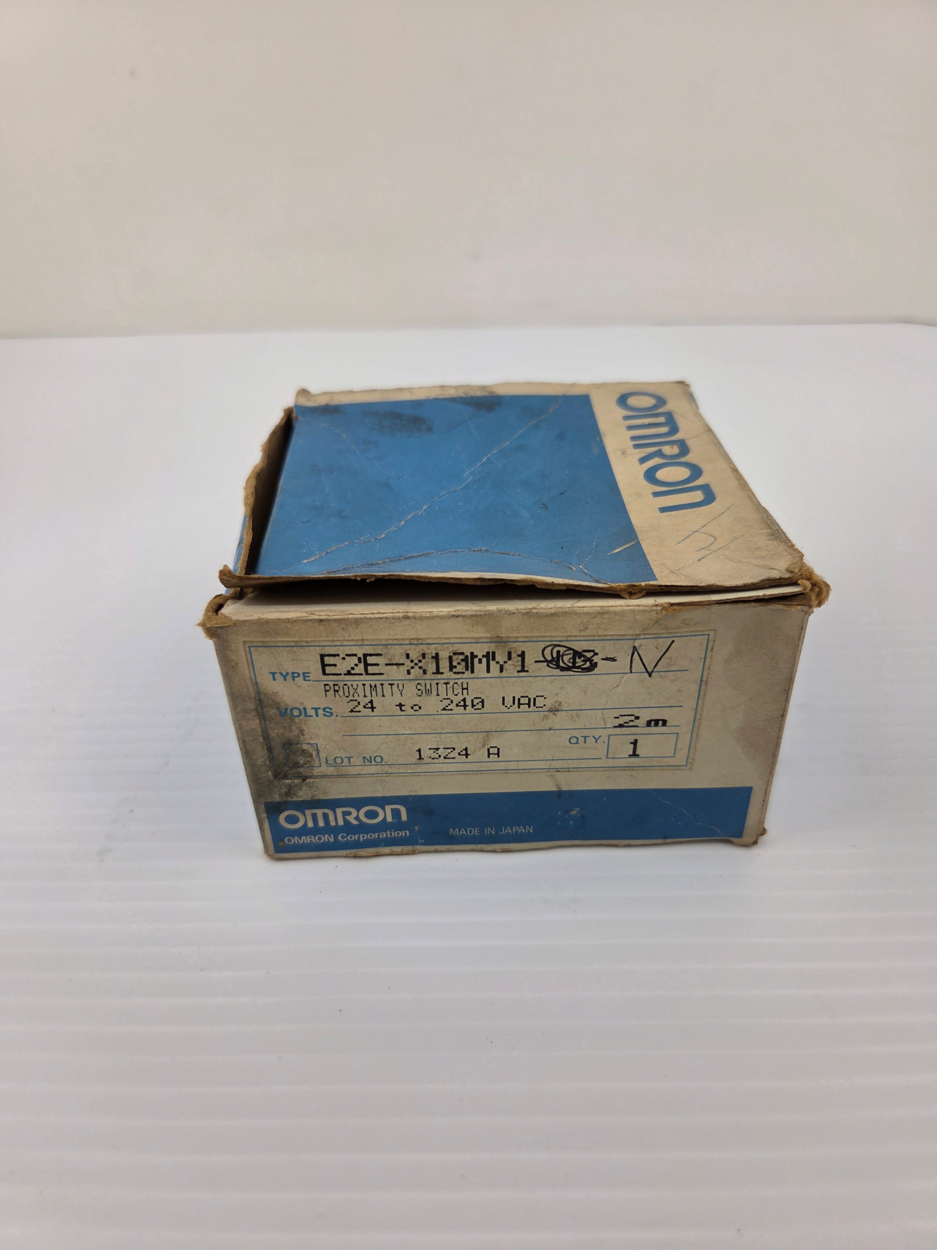 Omron E2E-X10MY1-US Inductive Proximity Sensor 10mm 20-264VAC M18