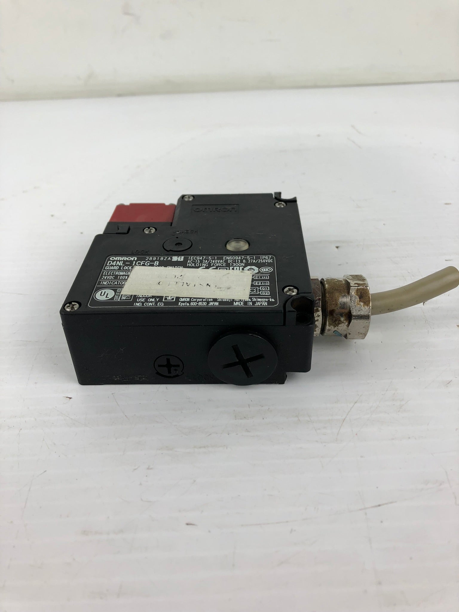 Omron D4NL-1CFG-B Guard Lock Safety-Door Switch 24VDC 100% ED 200mA