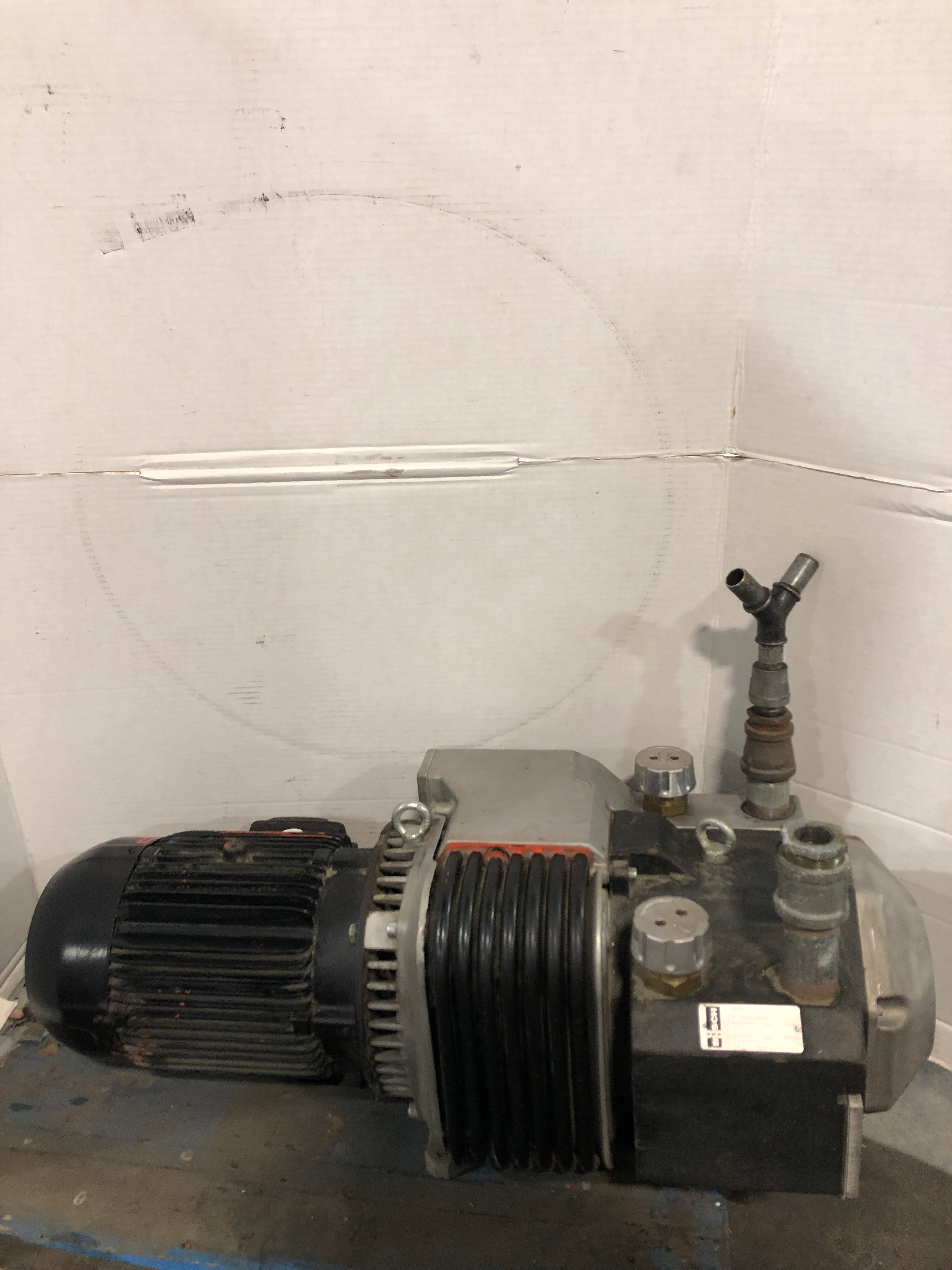 Busch DC 0140 C 003 DLXX Vacuum Pump with Weg Motor