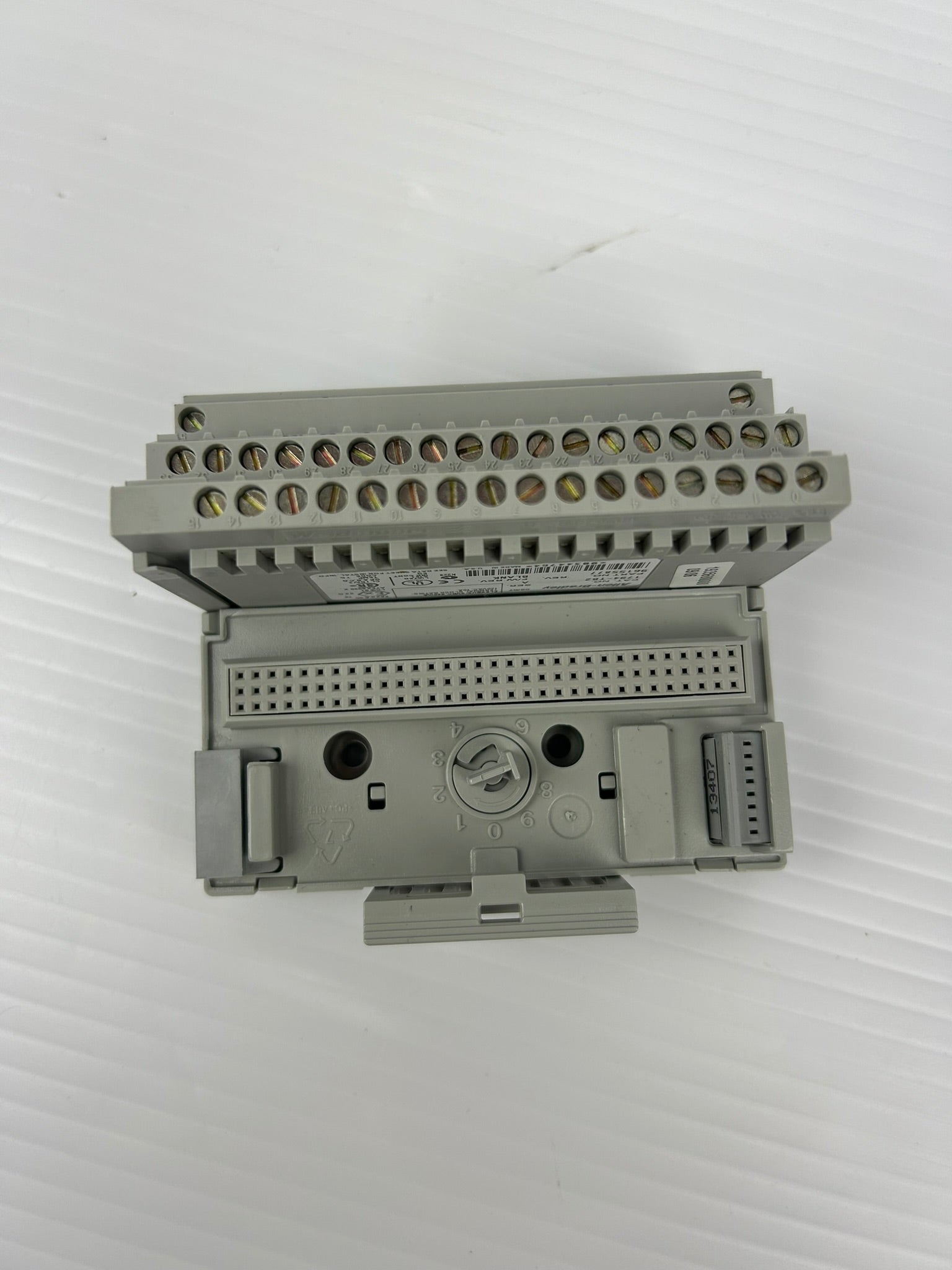 Allen Bradley 1794-TB2 Terminal Base Series A