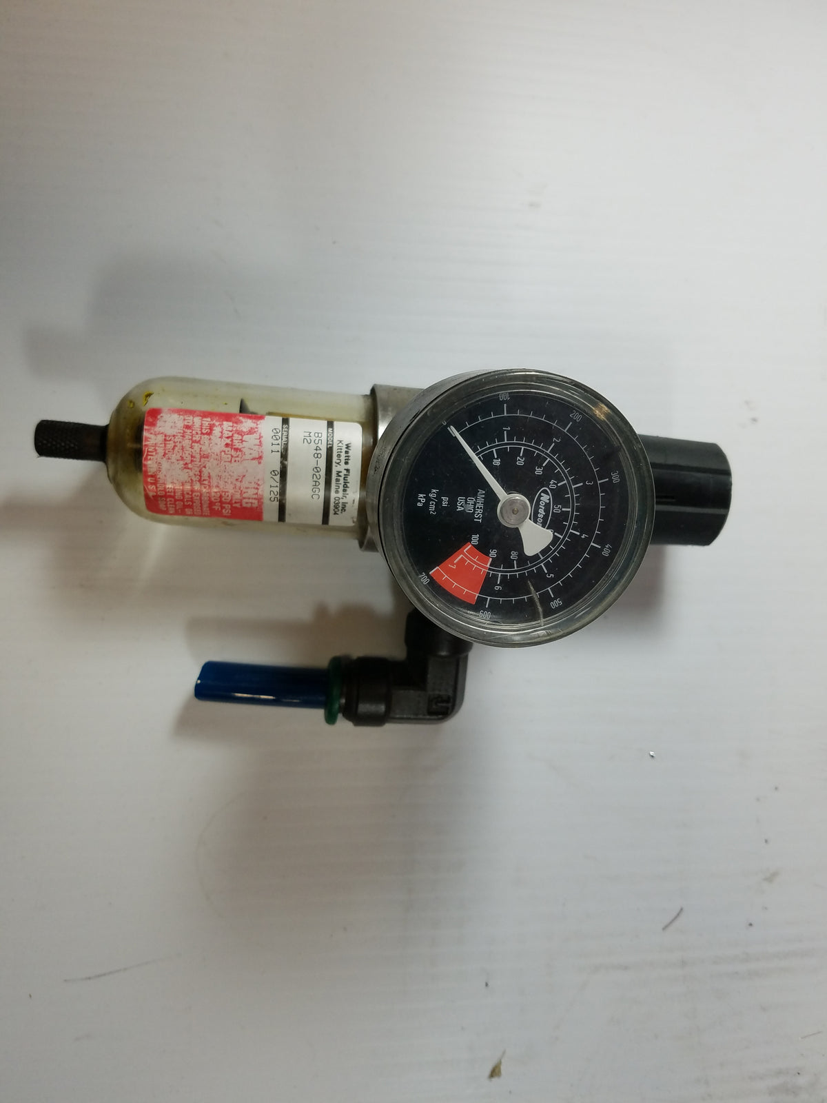 Watts Fluidair B548-02AGC Filter Regulator 0-125 PSI with Nordson 100 PSI Gauge