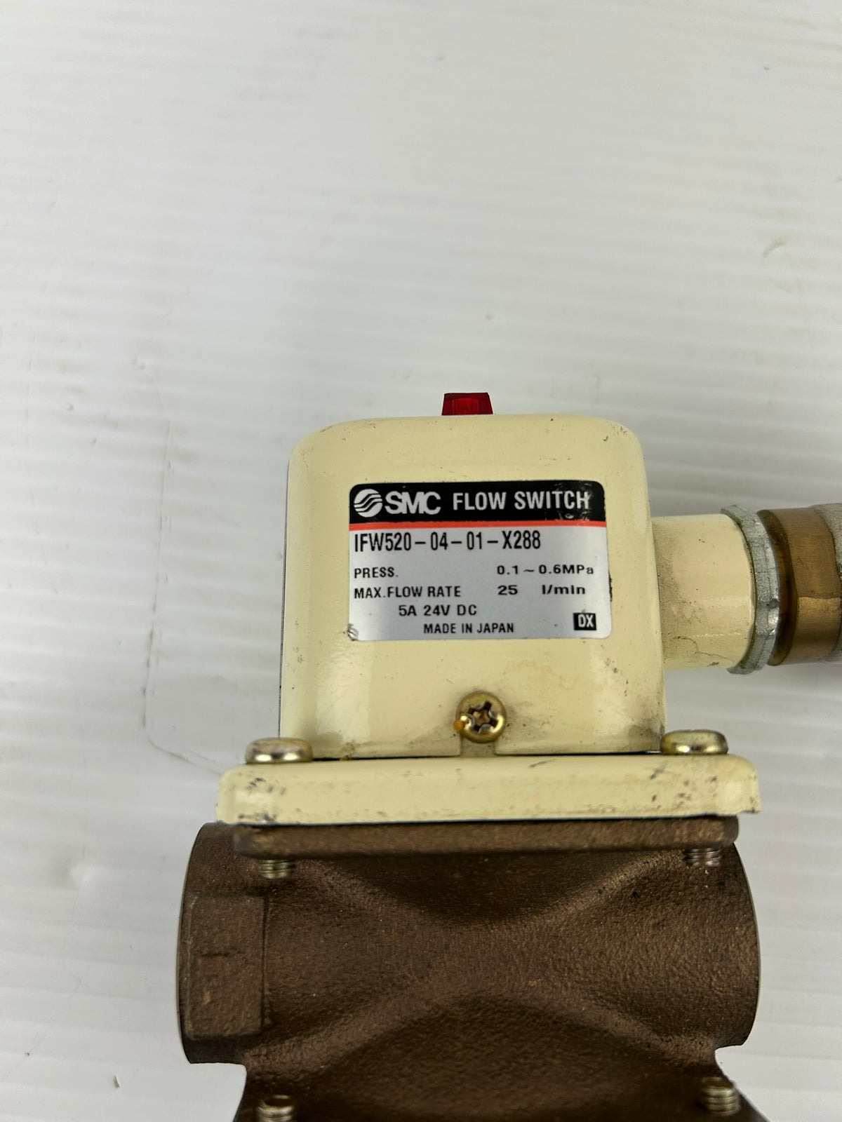 SMC IFW520-04-01-X288 IFW Flow Switch 0.1~0.6MPa 5A 24VDC 25l/min
