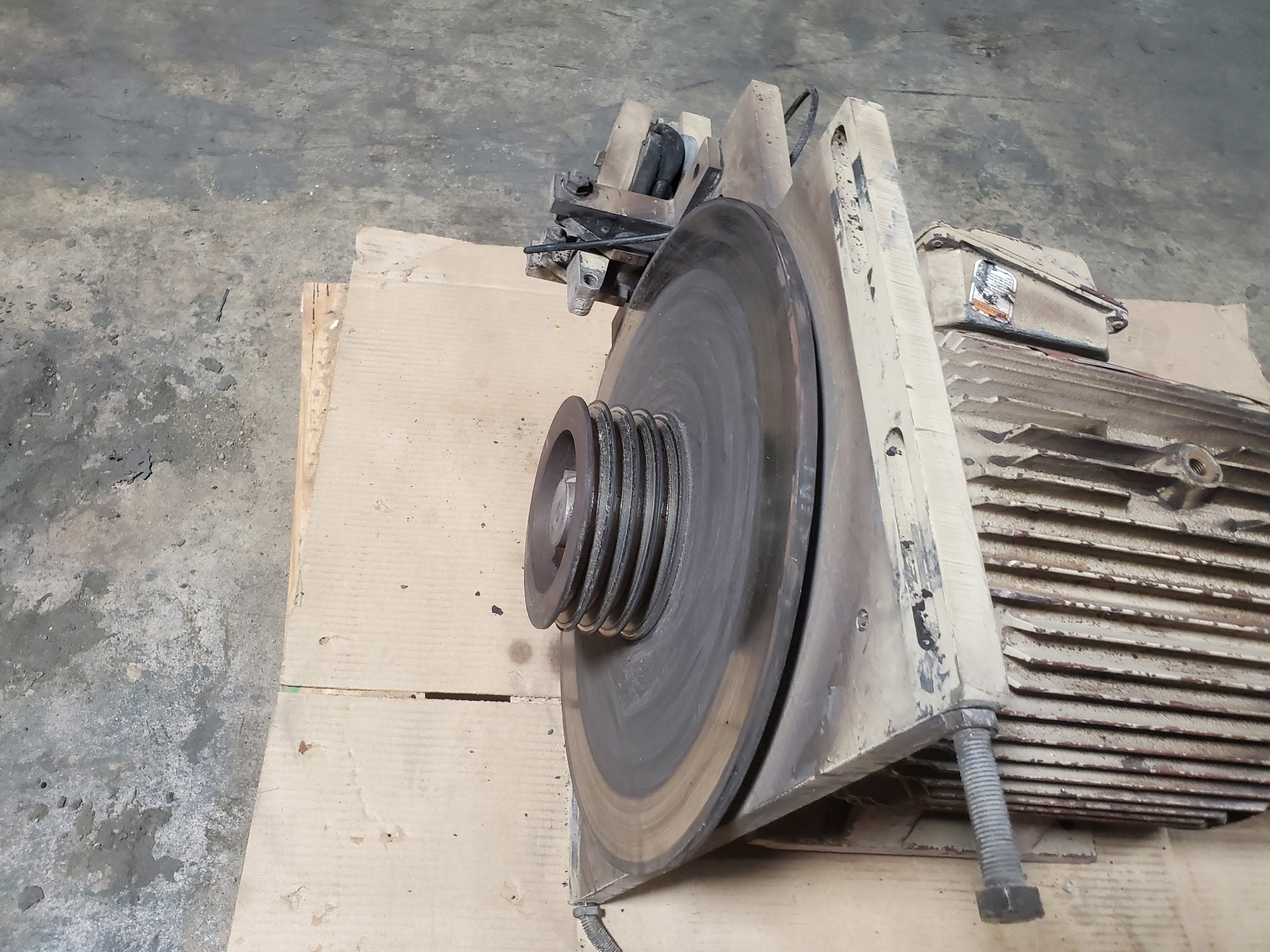 Leeson G-150085-60 Motor 60HP 1770 RPM 3PH 326TC with Belt Drive Clutch Assembly