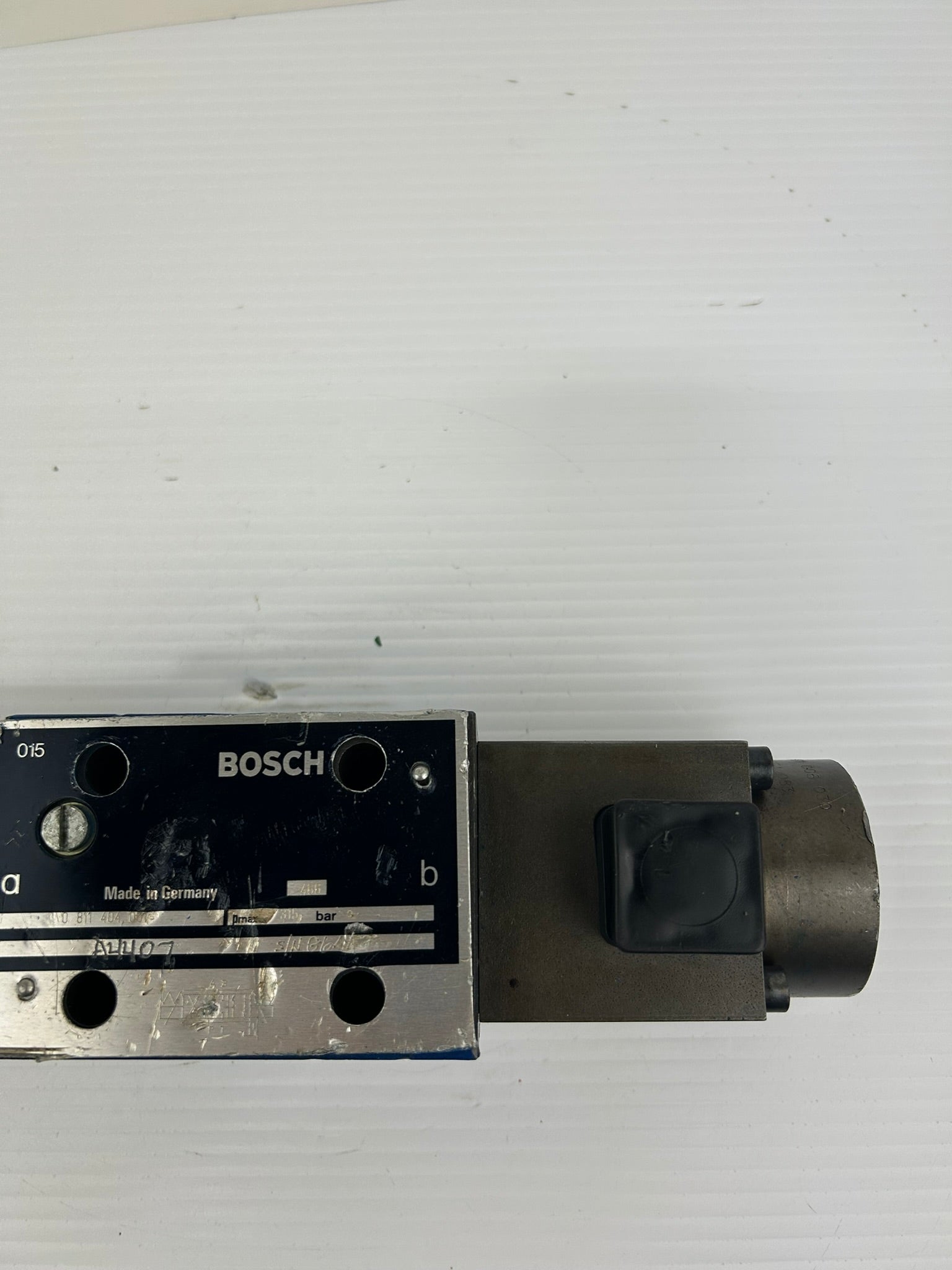 Bosch 0 811 404 001 Directional Hydraulic Solenoid Valve