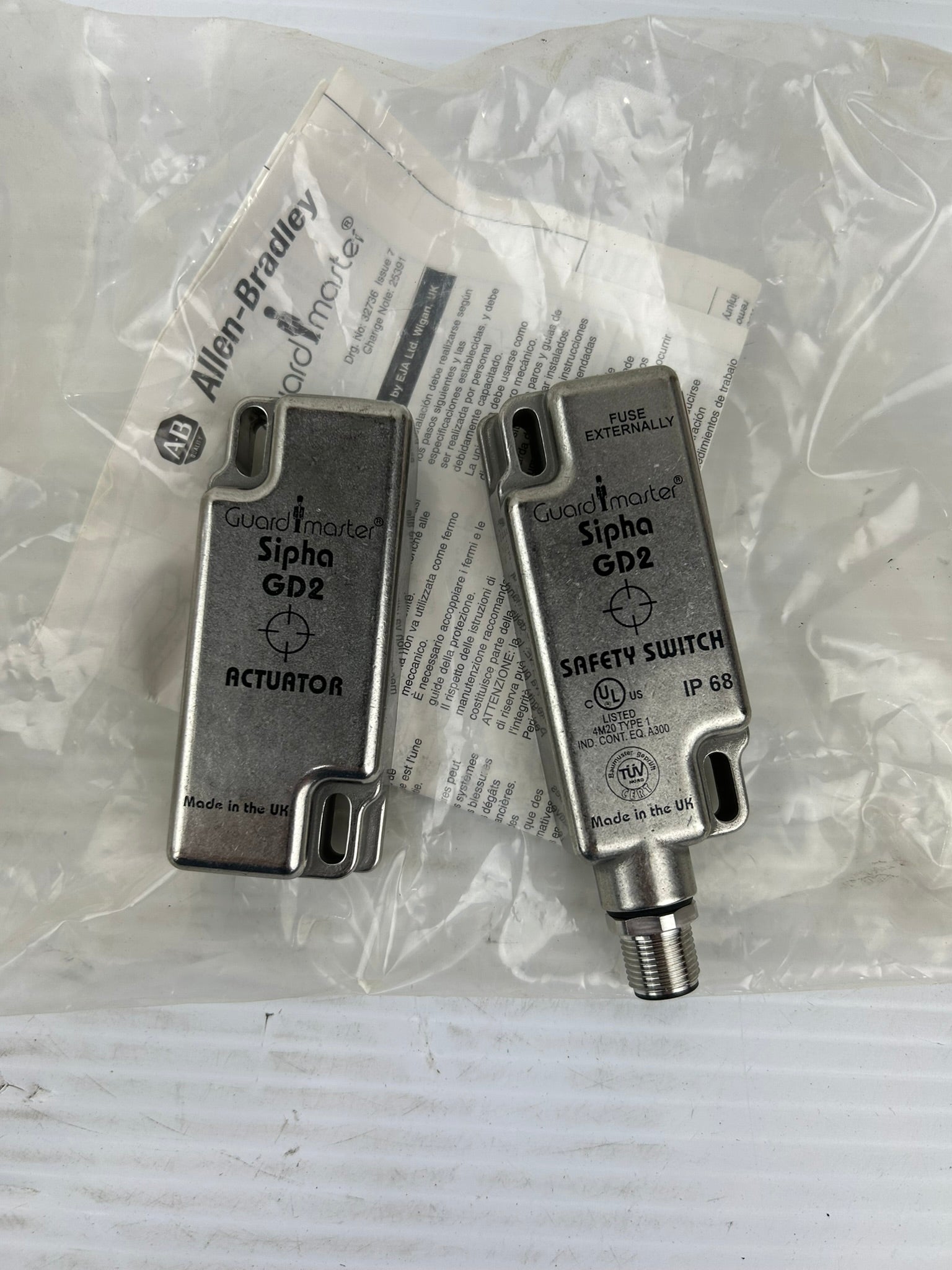 Allen-Bradley 440N-S32046 Guardmaster Sipha Sensors GD2 Safety Switch Series A