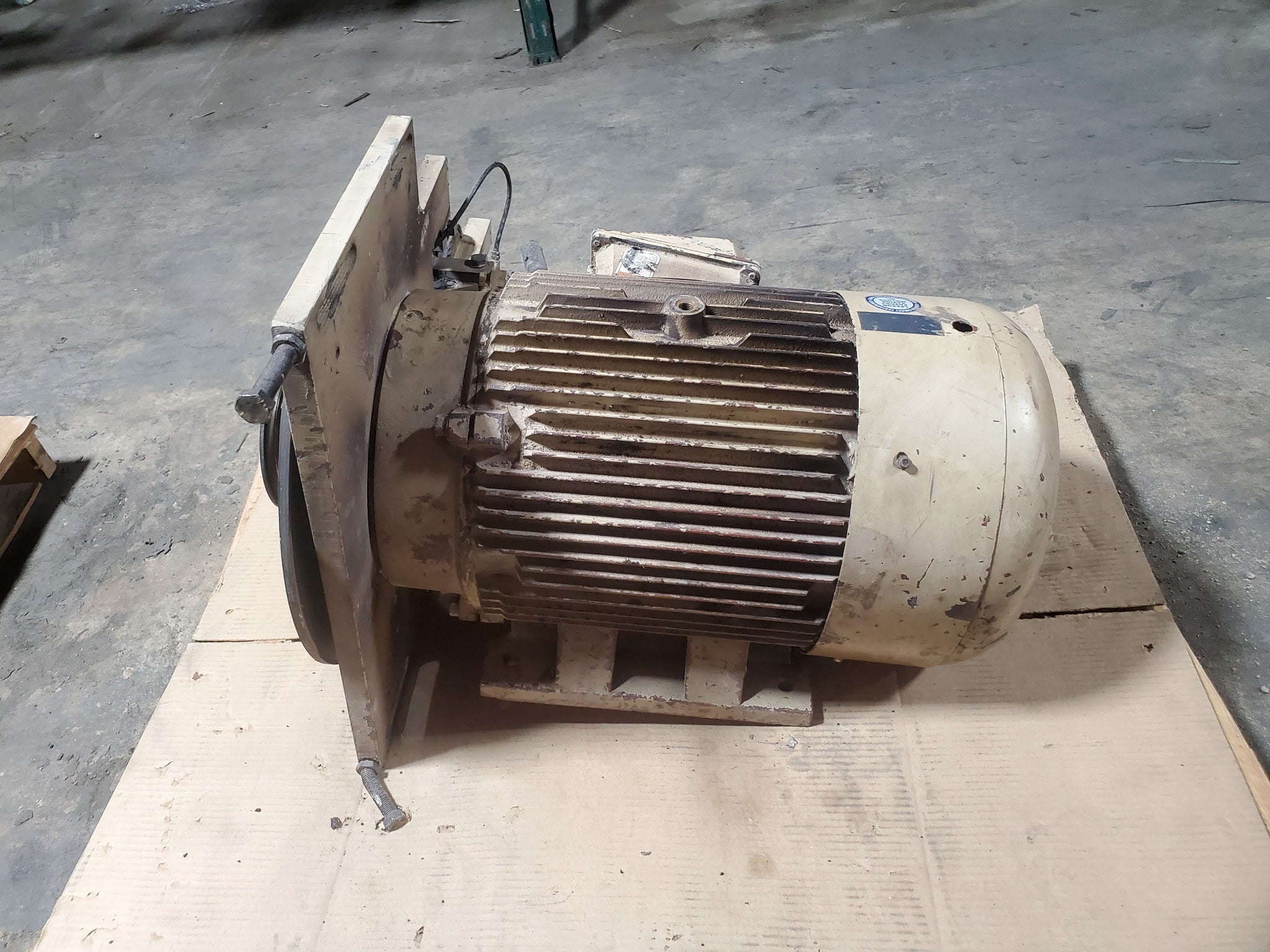 Leeson G-150085-60 Motor 60HP 1770 RPM 3PH 326TC with Belt Drive Clutch Assembly