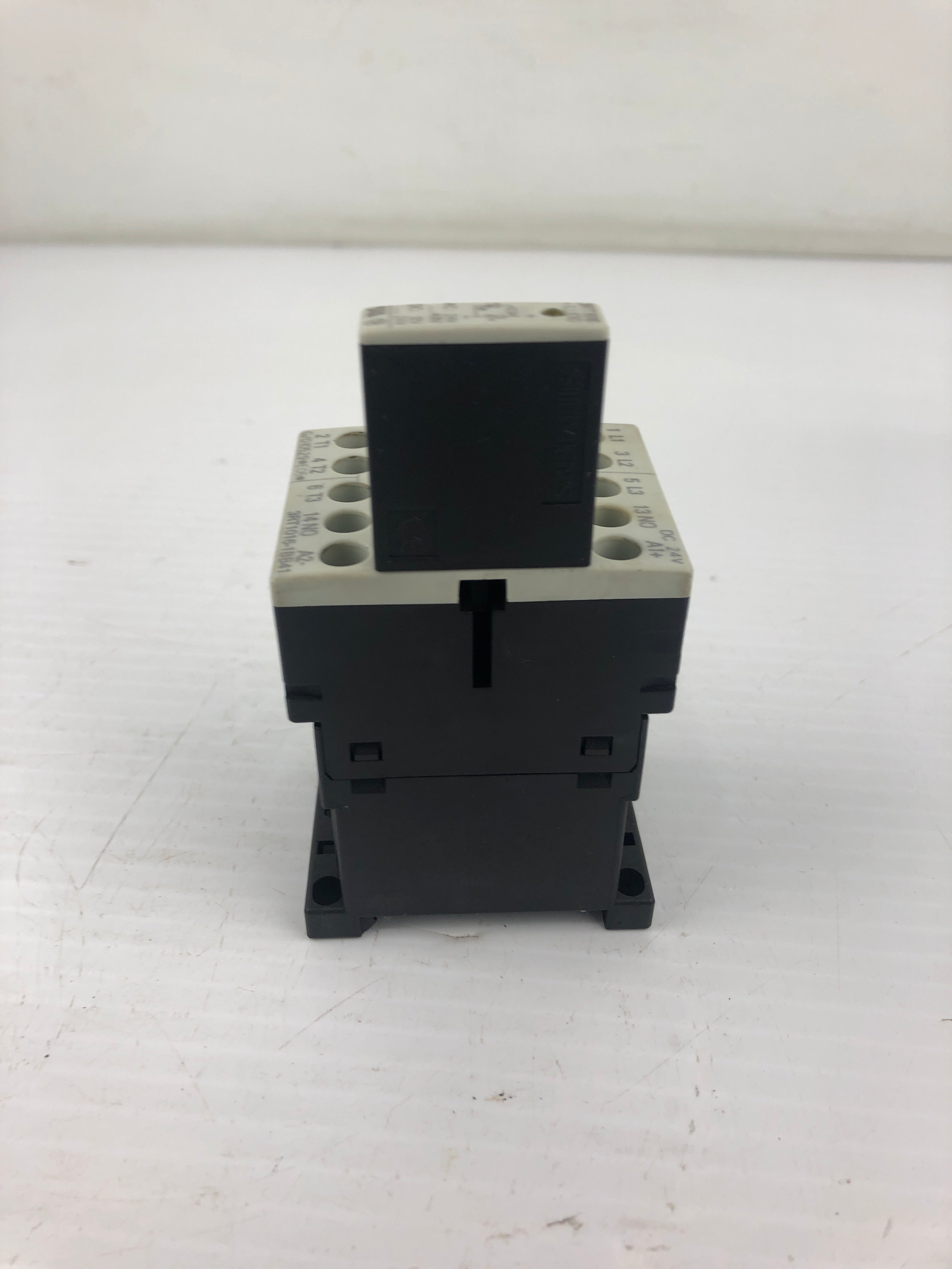 Siemens 3RT1016-1BB41 Contactor with 3RT1916-1JJ00 Surge Suppressor