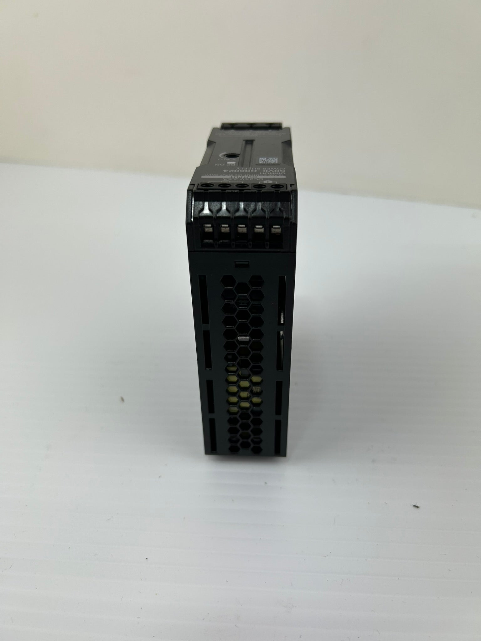 Omron S8VK-G06024 DIN Rail Power Supply 24VDC 2.5A 60W 100-240VAC