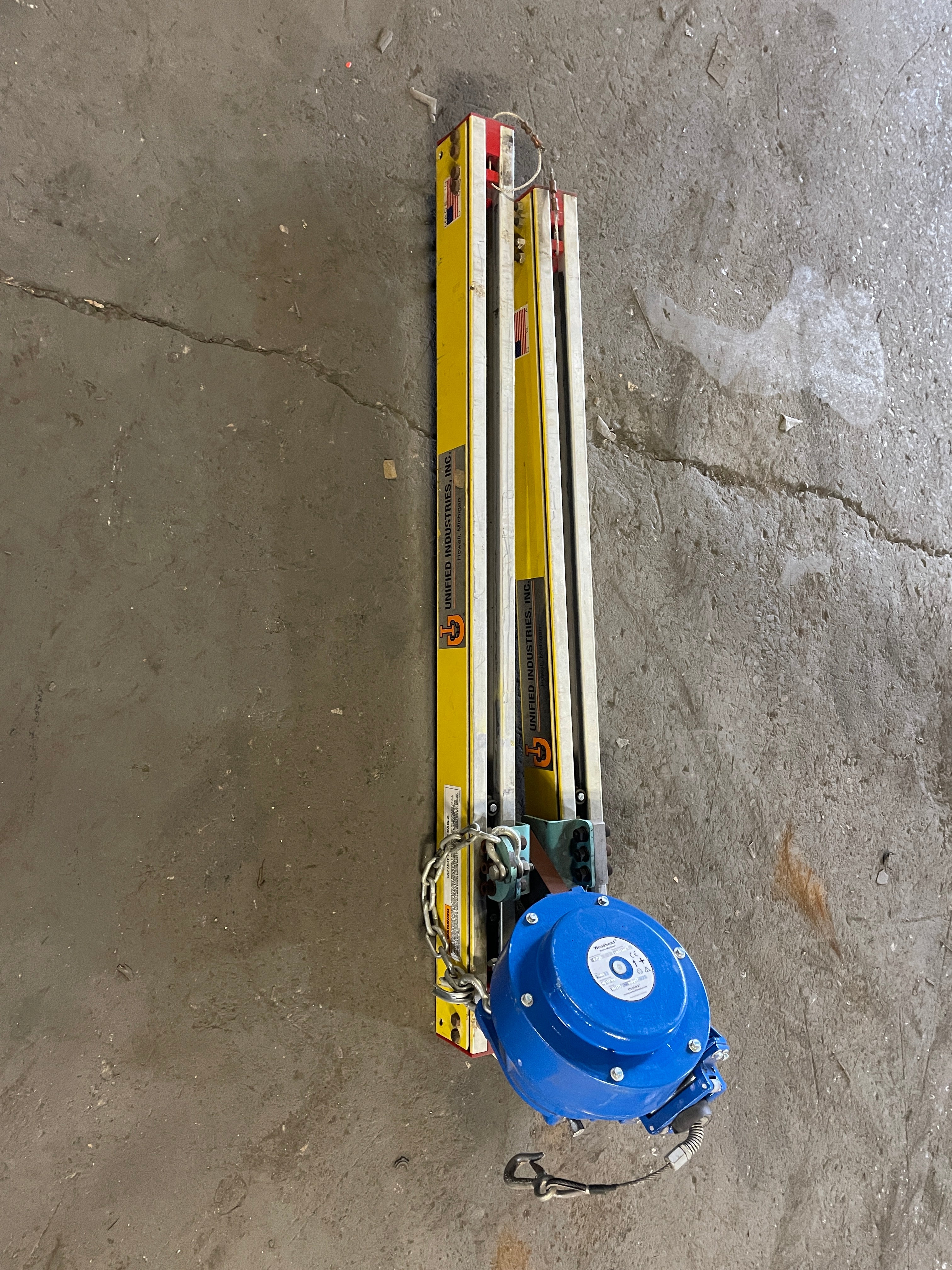 Woodhead 134KA Aero-Motive Molex Balancer with Unified Industries Rail 124-146#