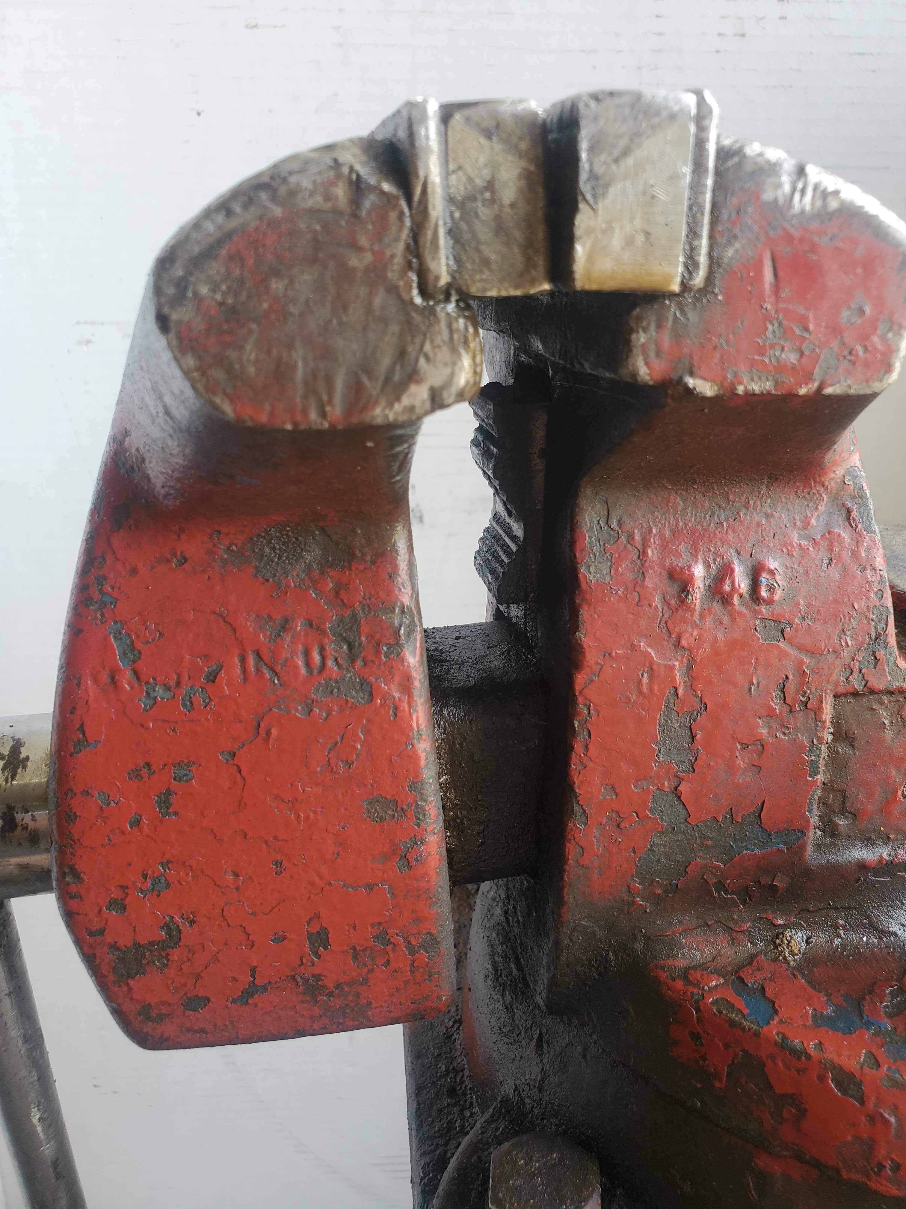 Bench Vise with Swivel Pedestal Podium Base 111073 6'' Jaw Heavy Duty