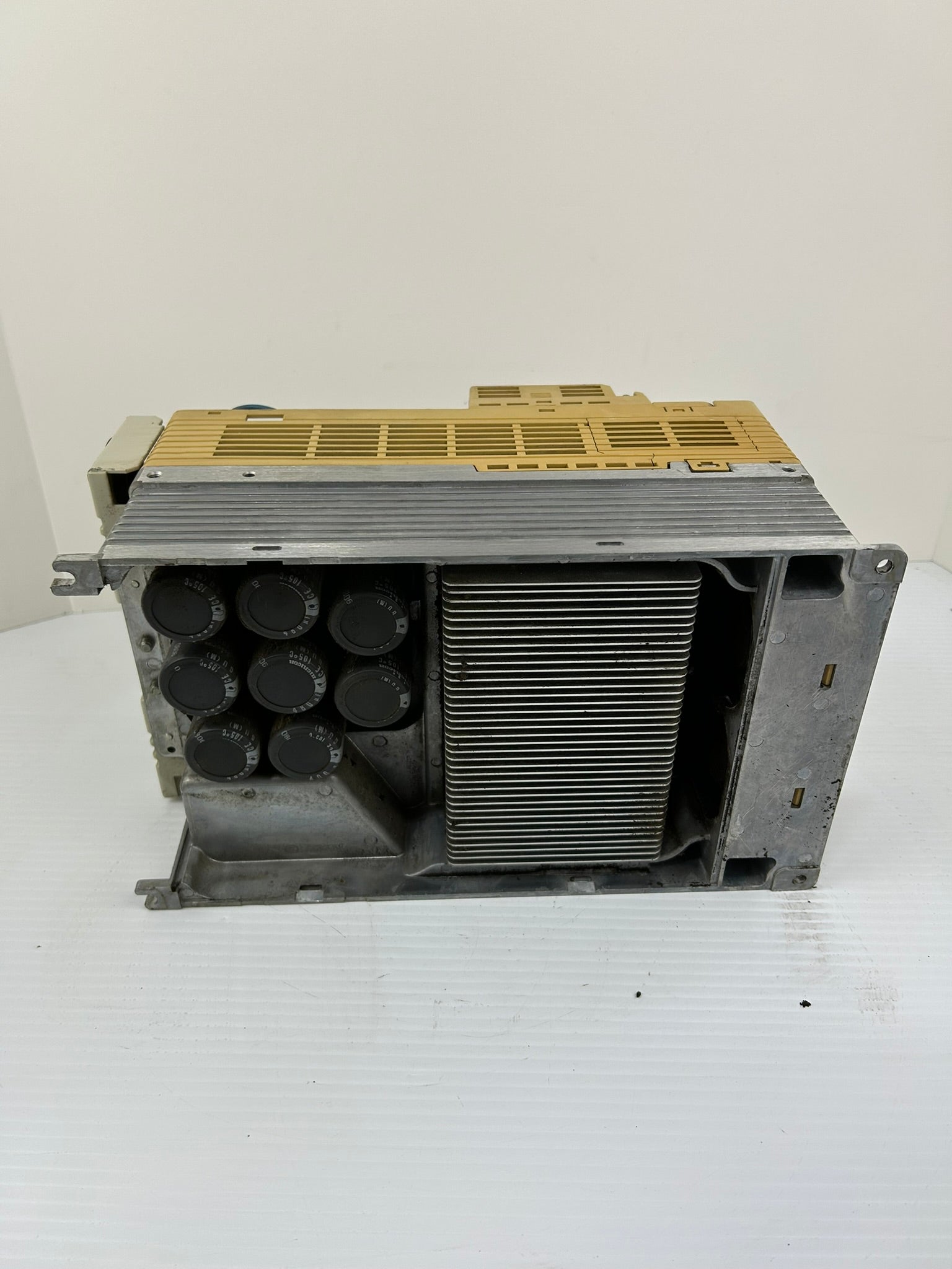 Yaskawa Electric CIMR-VU4A0031FAA 3PH AC Drive Rev A - No Top or Bottom Cover