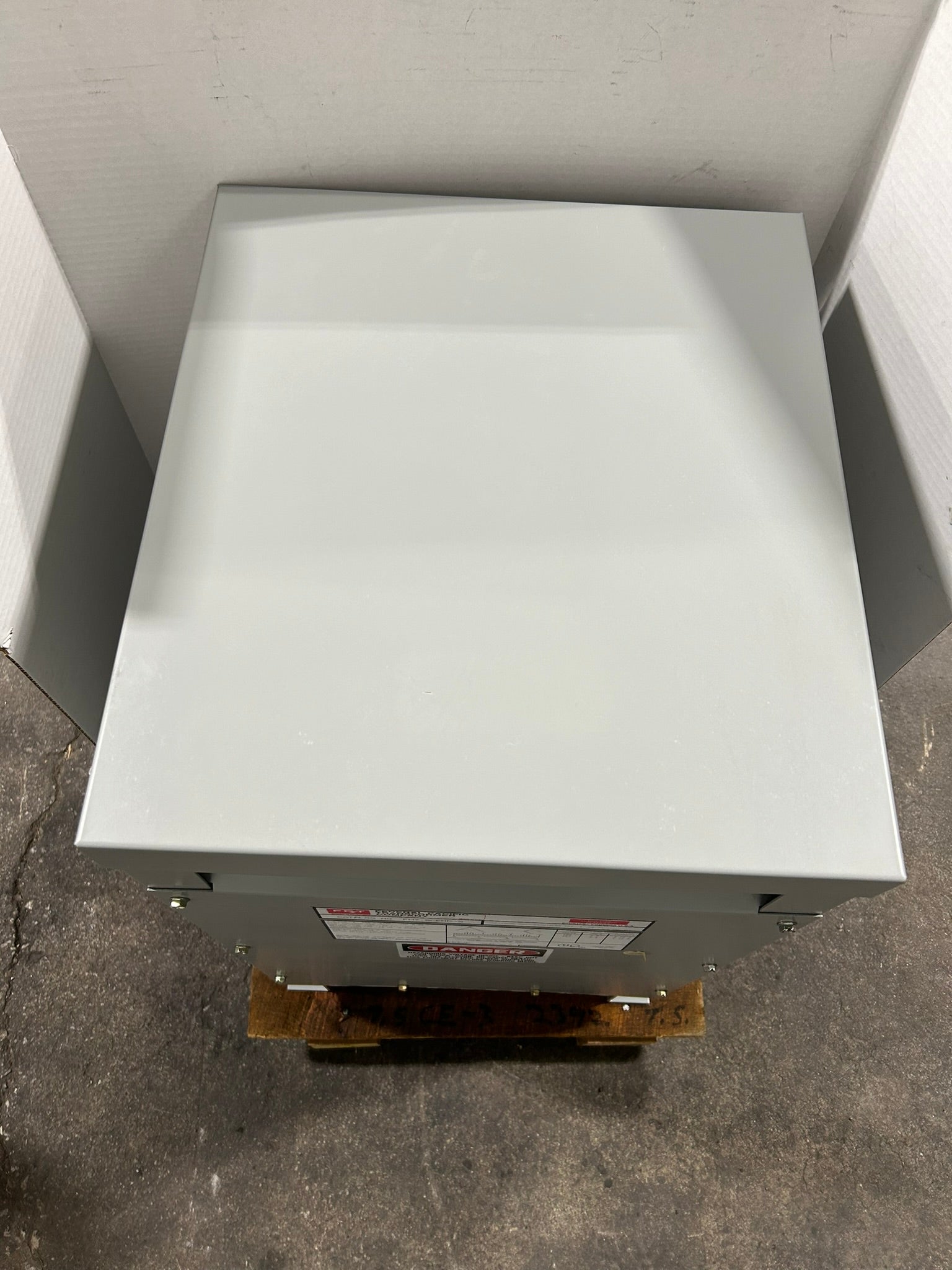 Federal Pacific 36B Dry Type Transformer FH7.5CEMD-3 7.5kVA 3PH 460V 230Y/133