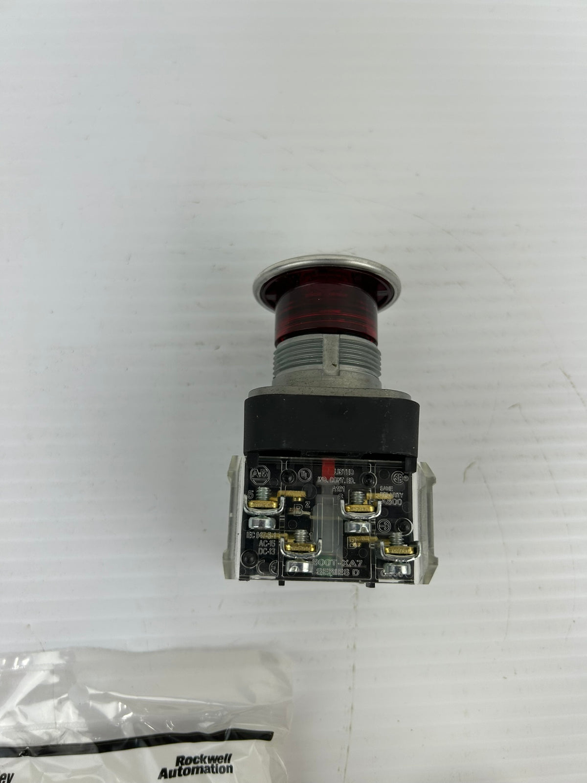 Allen Bradley 800-FXMQH2RA7 30mm Red Push-Pull Device 800T PB Series U