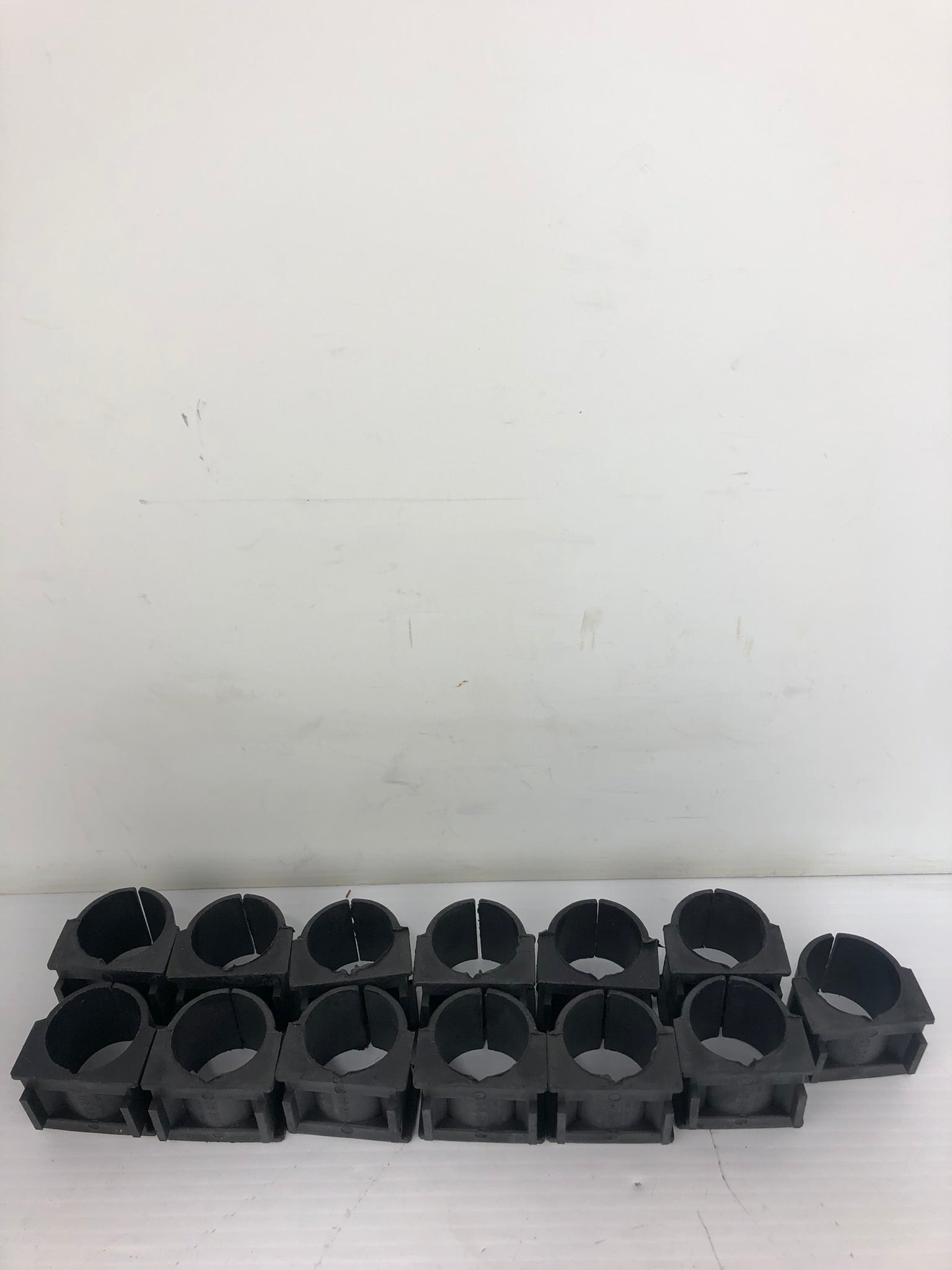 Unistrut Tyco Cush-a-Clamp Clamps 024N028 EG - Box of 13