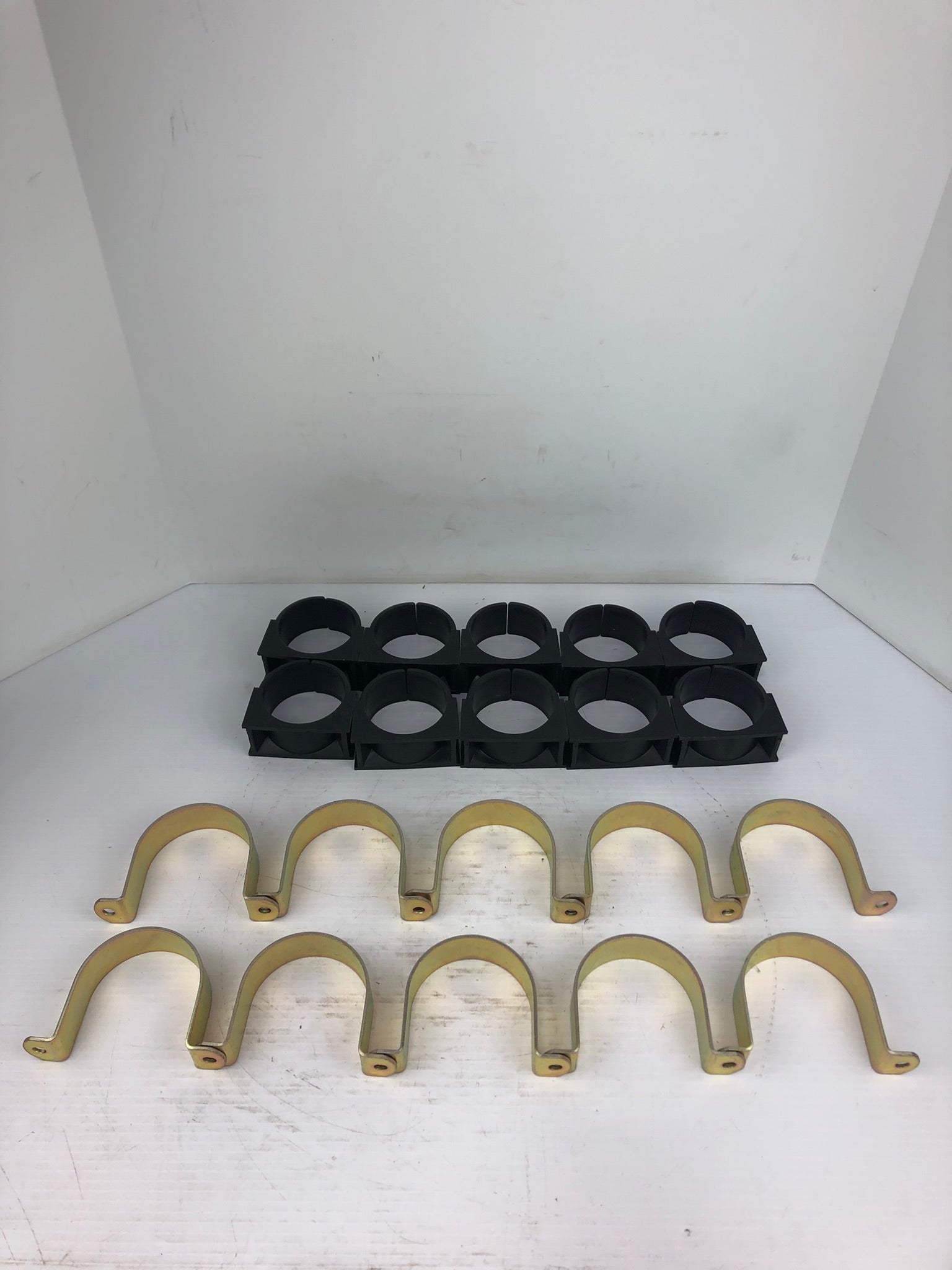 Unistrut Tyco Steel Clamps 046M052 ZD - Box of 10