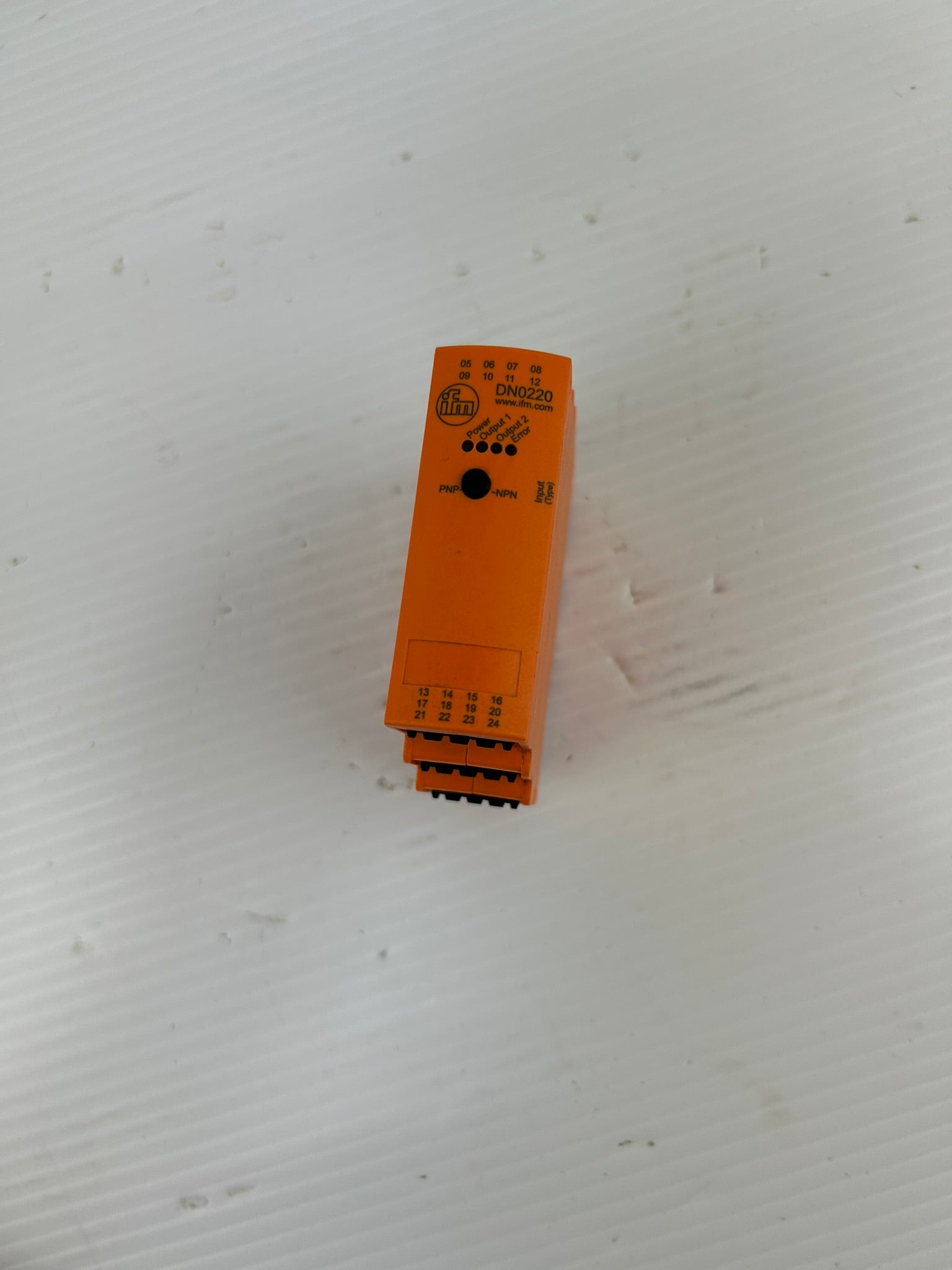 IFM DN0220 2-Channel Switching Amplifier N200/SA-2 110-240VAC PNP/NPN Relay