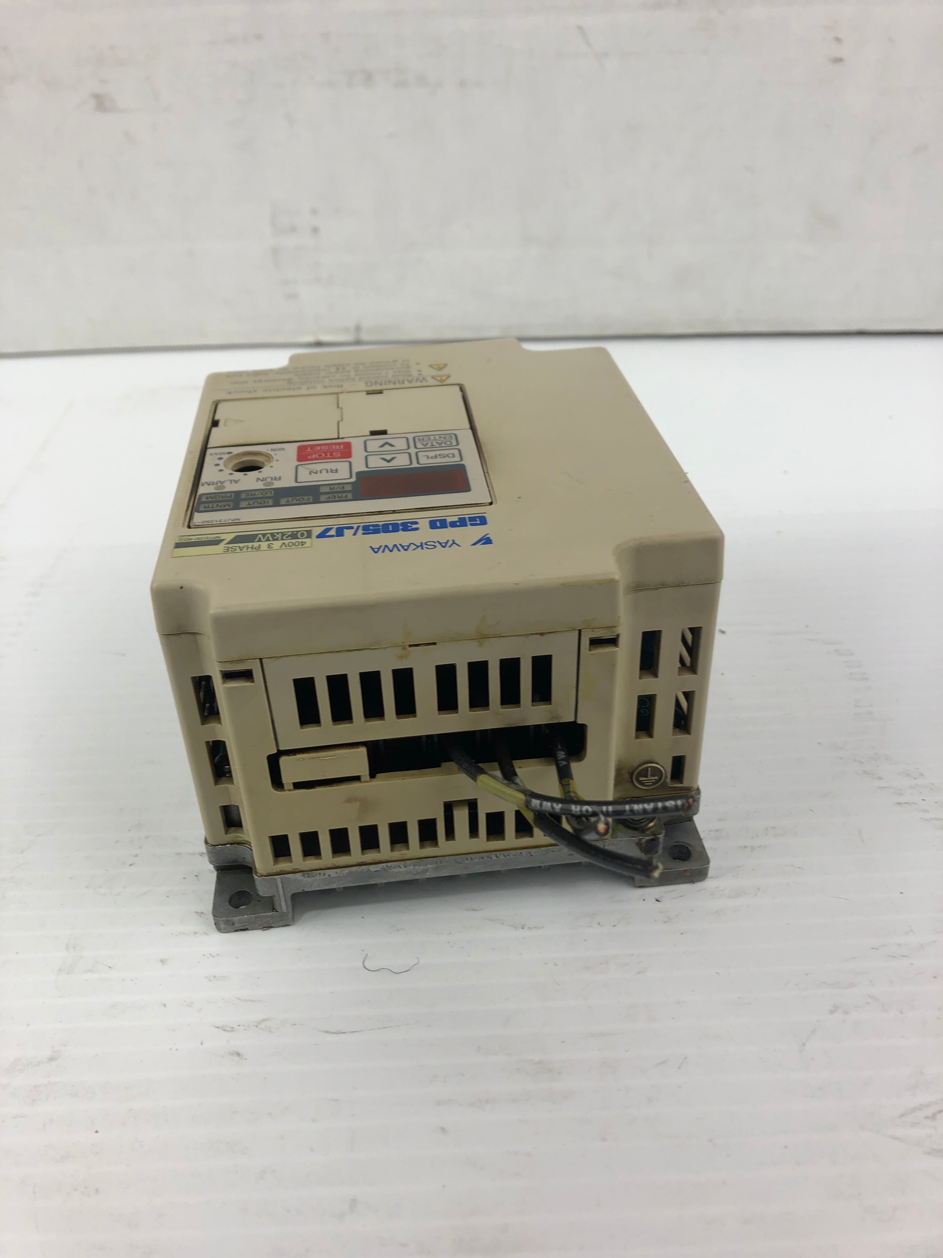 Yaskawa CIMR-J7AM40P2 Servo Drive GPD 305/J7 400V 1.2-1.6A 3PH 0.2kW 0-400Hz