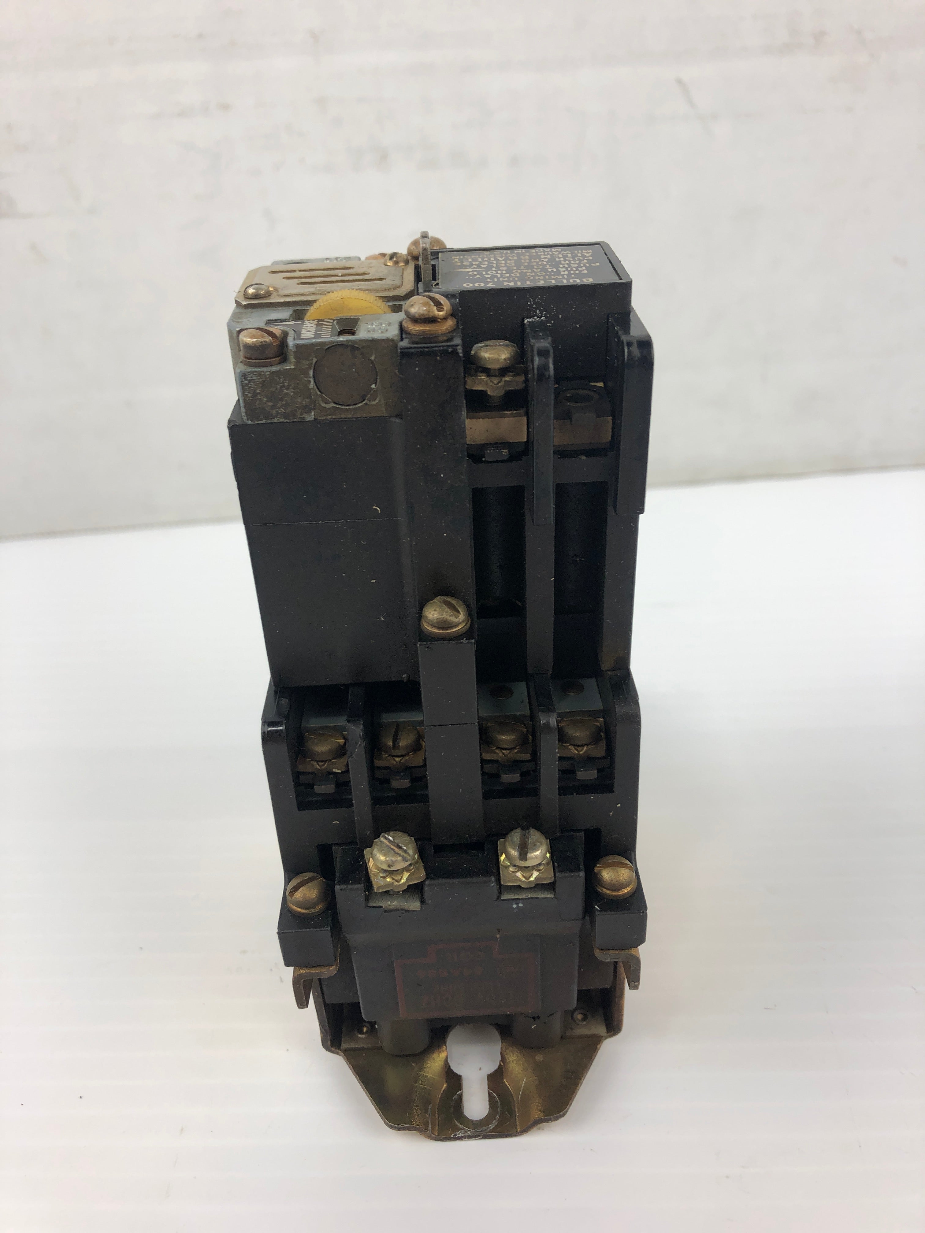 Allen-Bradley 700-N400A1 Relay Ser. B With 700-NT Pneumatic Time Delay Unit