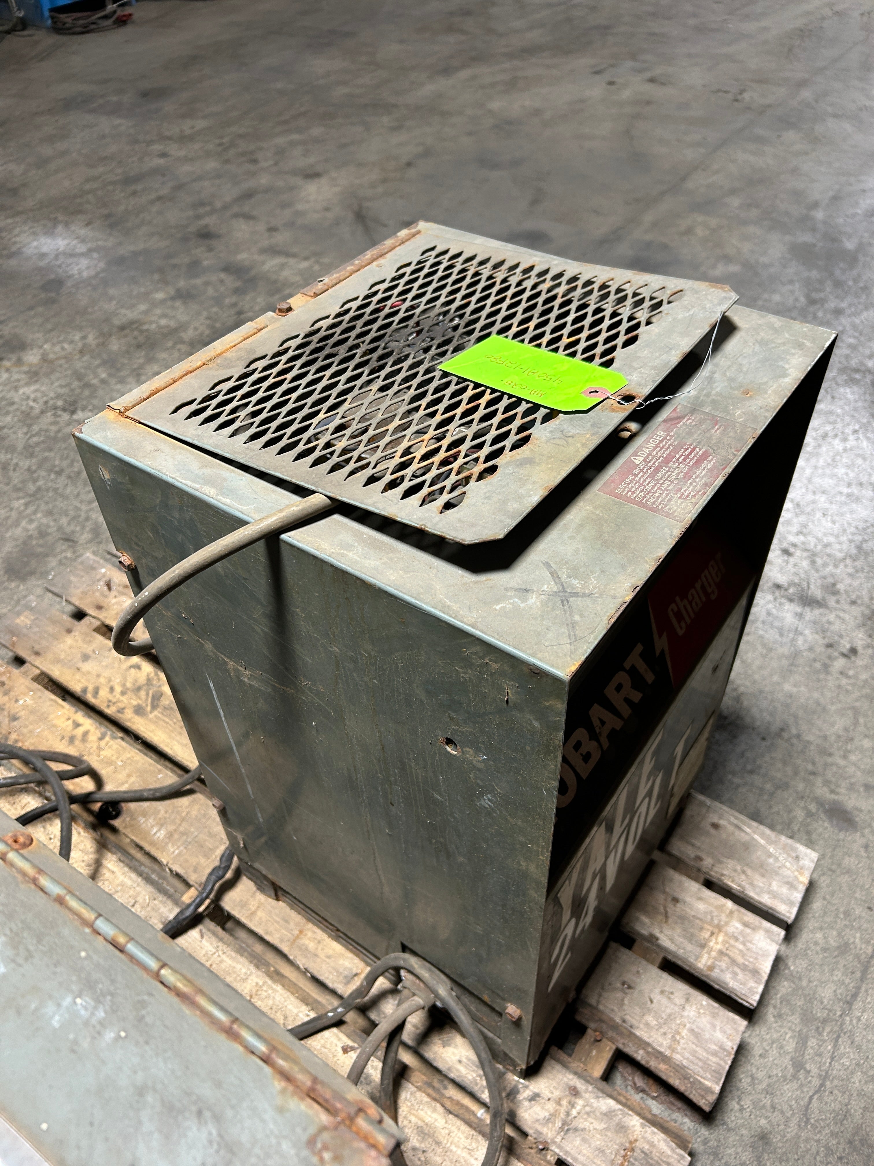 Hobart 450A1-12R80 Forklift Battery Charger 12 Cell 1PH 60Hz 6345-6 LA 226-450AH