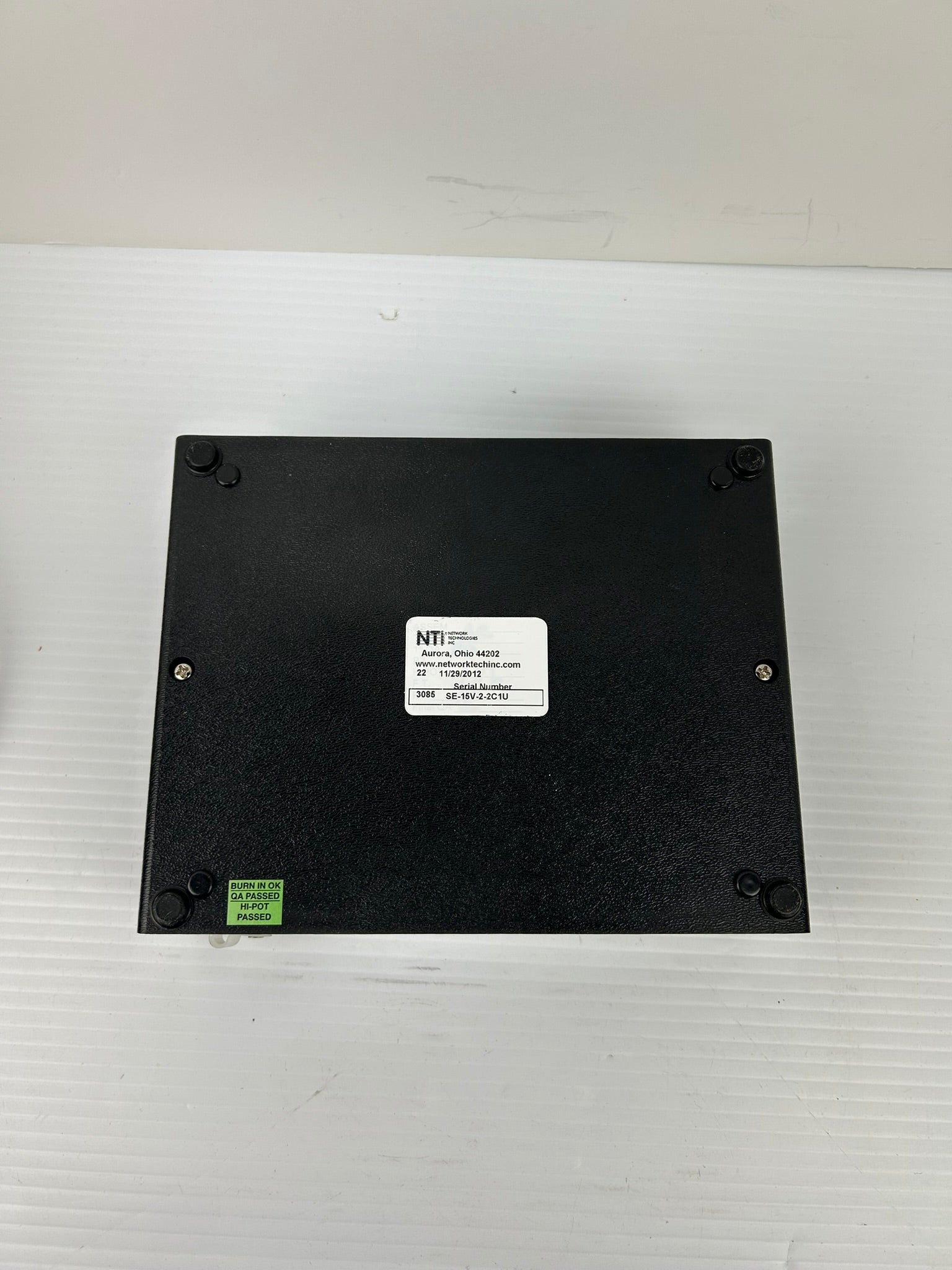 Network Technologies Inc VIDMUX VGA Splitter Switch w/ Cables 3085 SE-15V-2-2C1U