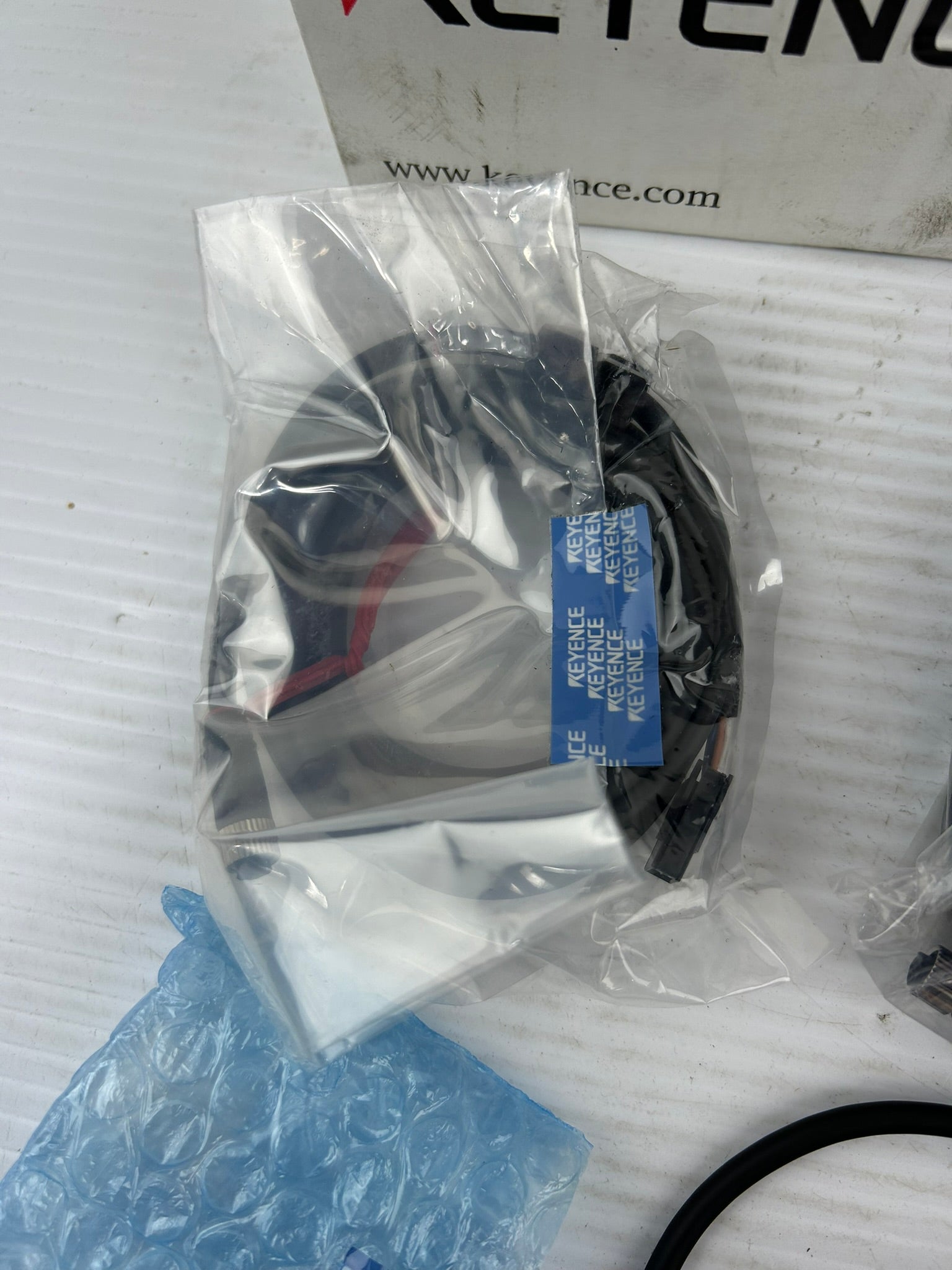 Keyence IG-028 CMOS Laser Displacement Sensor Head with Cables IG-O28