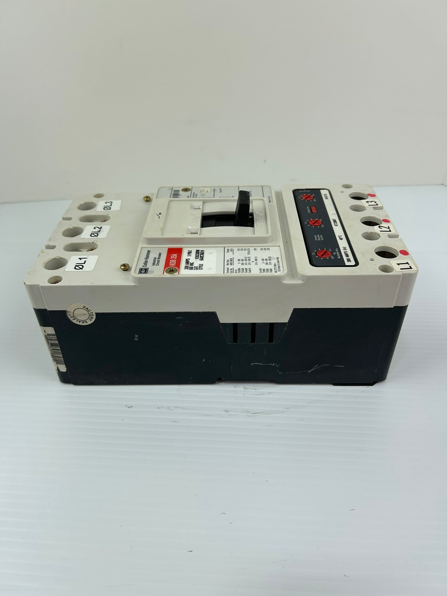 Cutler-Hammer KDB3300W Industrial Circuit Breaker KDB35K 3 Pole 300 Amps 600 VAC