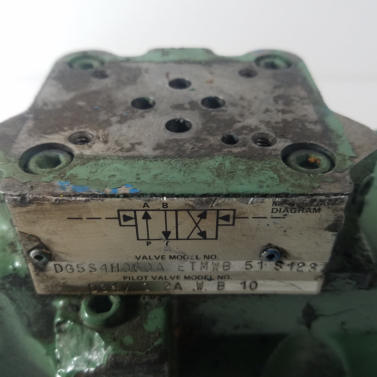 Vickers DG4V 3 2A W E 10 Directional Valve