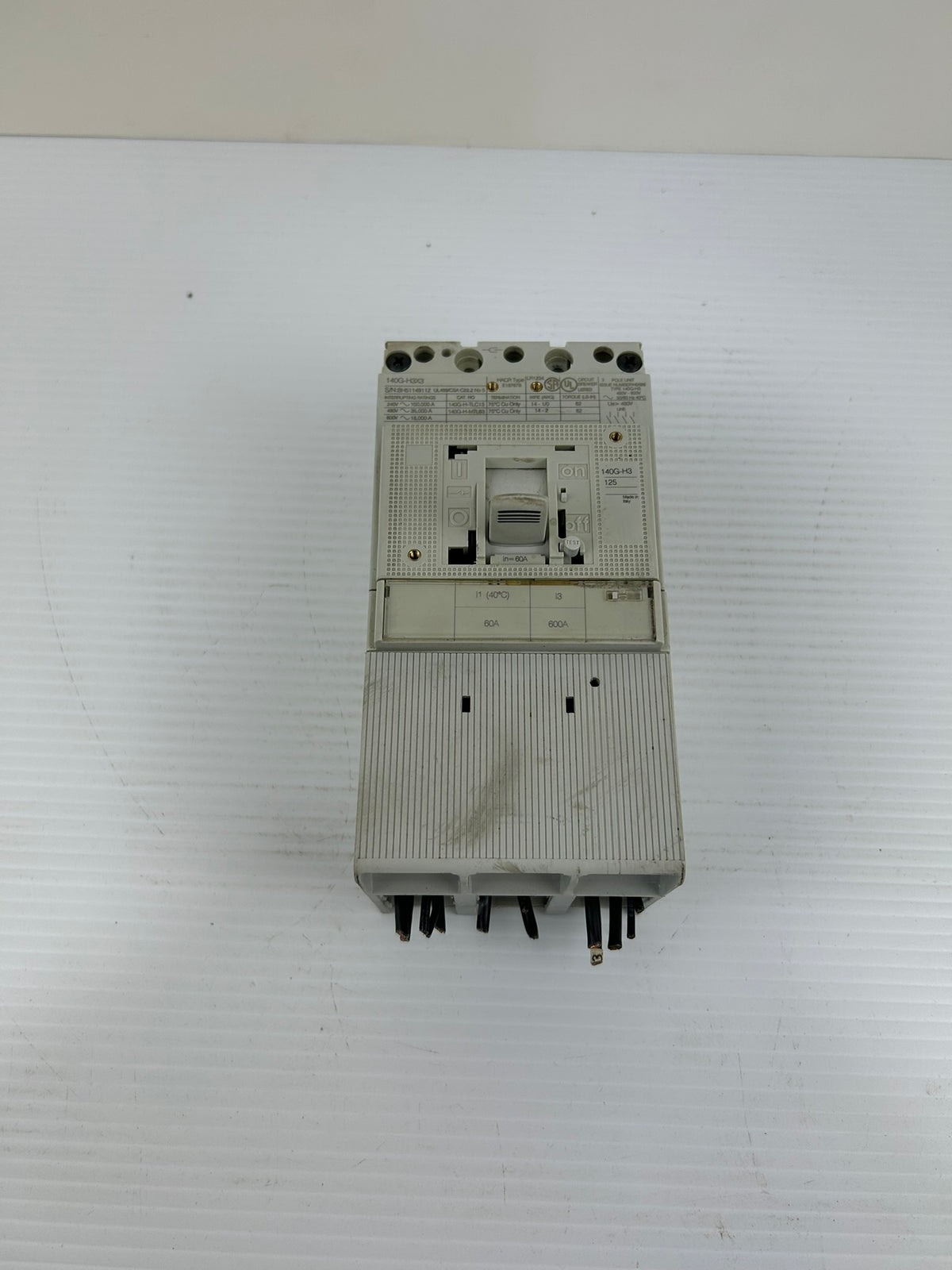 Allen Bradley 140G-H3C3-C60 Circuit Breaker Series A 140G-H3X3 480-600V 3P HACR