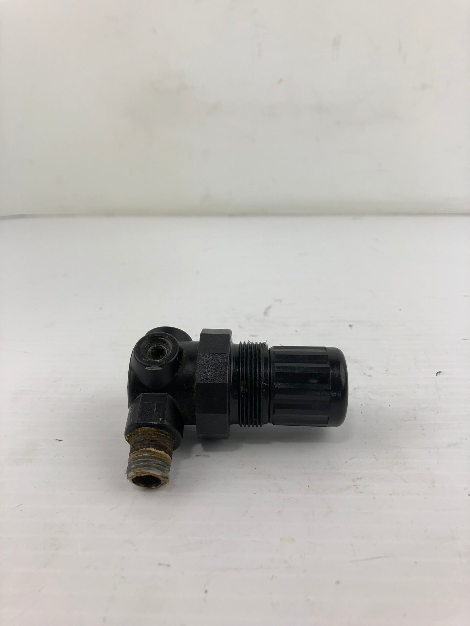 Norgren R07-200-RGKA Compressed Air Regulator and Gauge 18-013-212