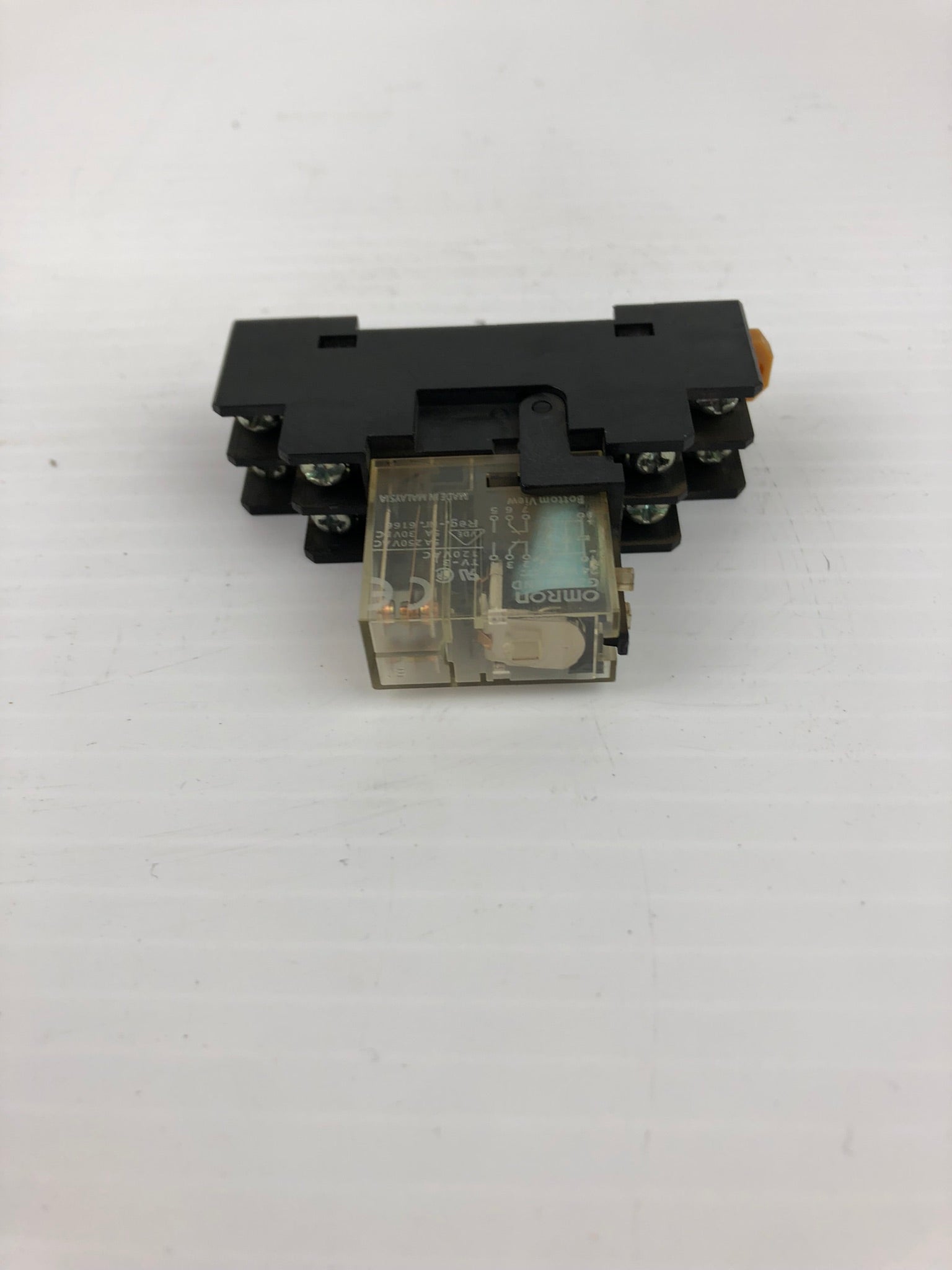 Omron Relay G2R-2-SND with Base 14Z5C 5A 250V