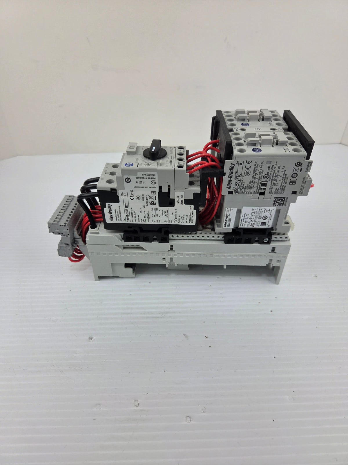 Allen-Bradley 140M-C2E-B25 Motor Starter 100-C09*10 Contactor 107S-ASKP3-CB25C