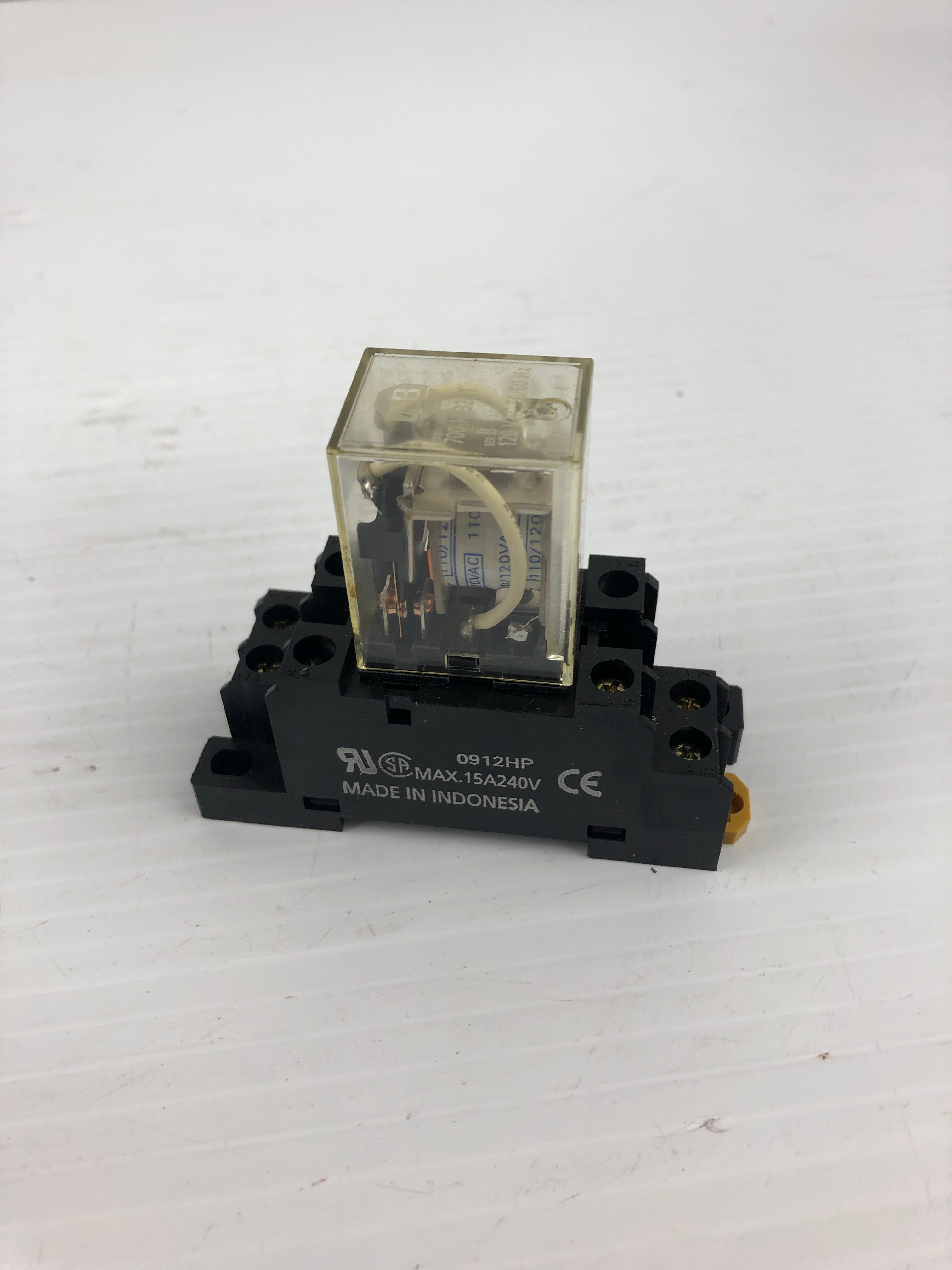 Allen Bradley 700-HF32A1 Relay with Base 0912HP