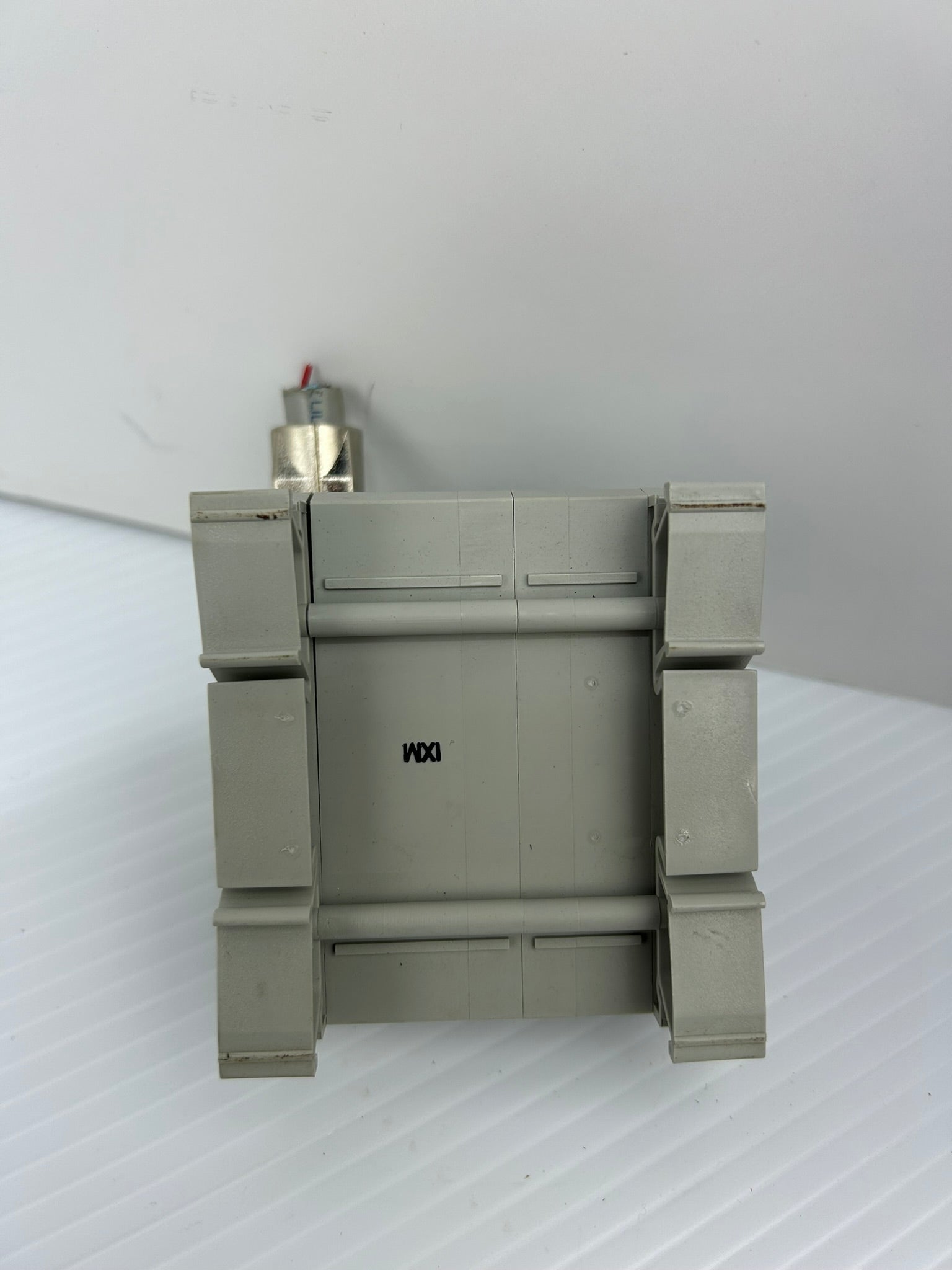 Allen-Bradley 1492-AIFM6S-3 Interface Module Series A Class 1 0-132V