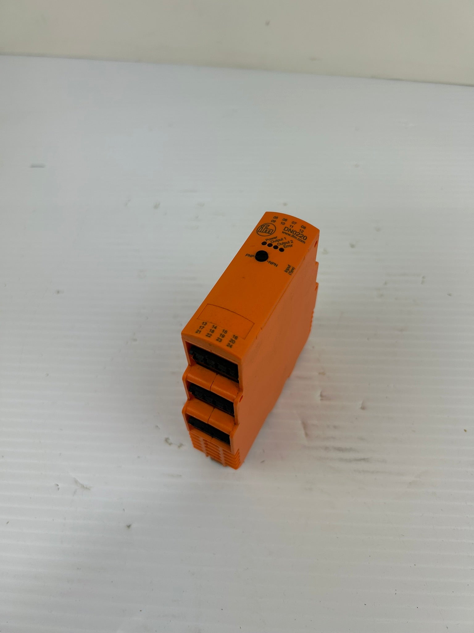 IFM DN0220 2-Channel Switching Amplifier N200/SA-2 110-240VAC PNP/NPN Relay