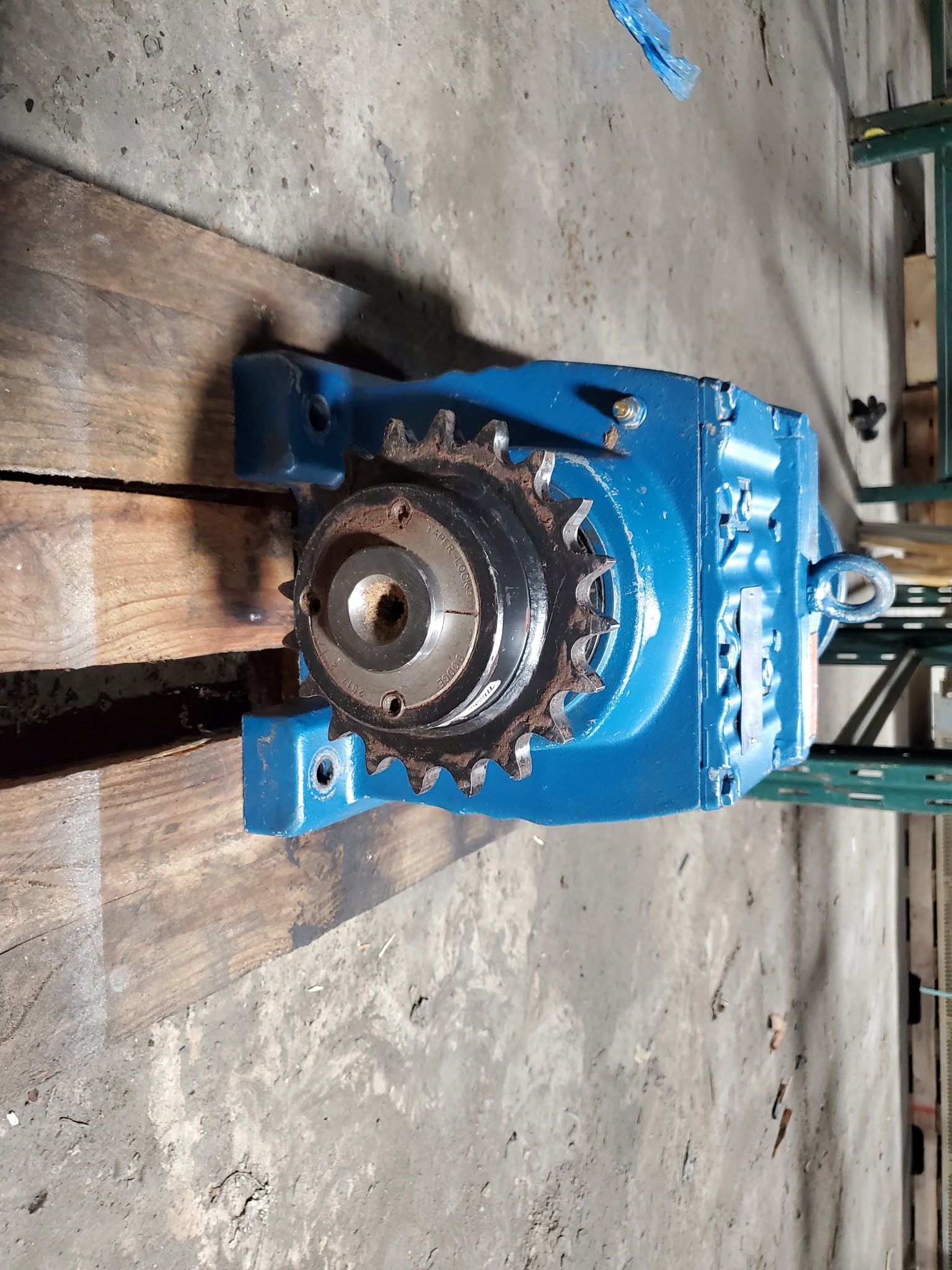 SEW Eurodrive R87AM213/215 Helical Gear Reducer Gearbox 27.84:1 63 RPM